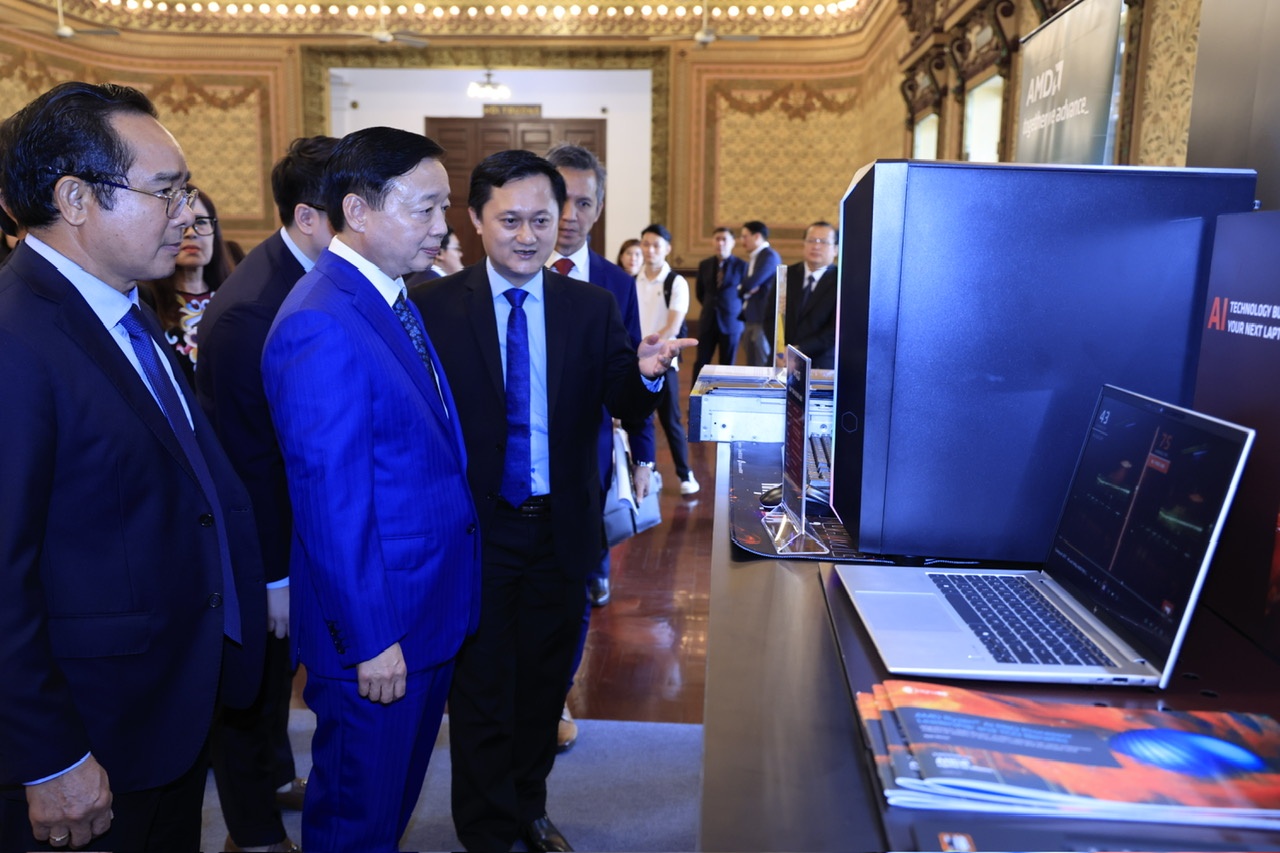 TP.HCM 'bat tay' AMD phat trien nhan luc AI hinh anh