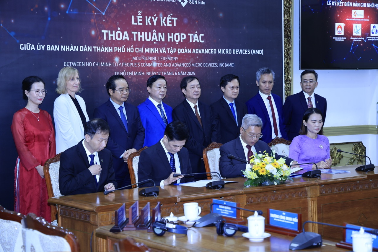 tap doan AMD,  ban dan,  vi xu ly,  UBND TP.HCM anh 1