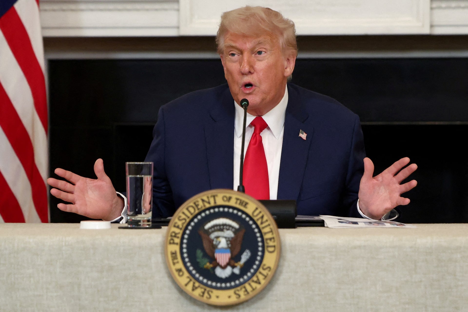 Ong Trump lai doa ap thue 15-20% len hau het quoc gia hinh anh