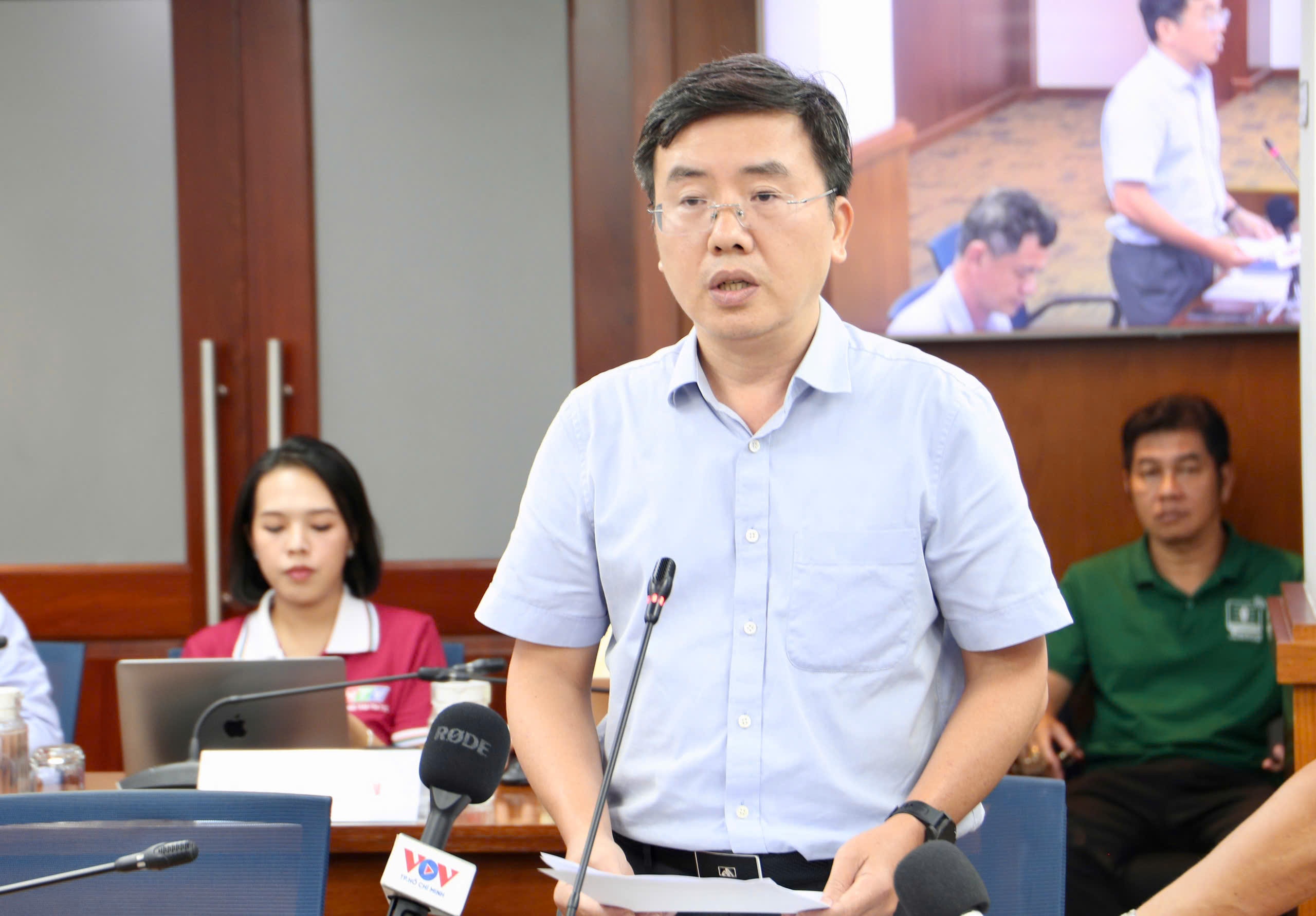 TP.HCM se phu bien bao sang khap cac tuyen duong hinh anh