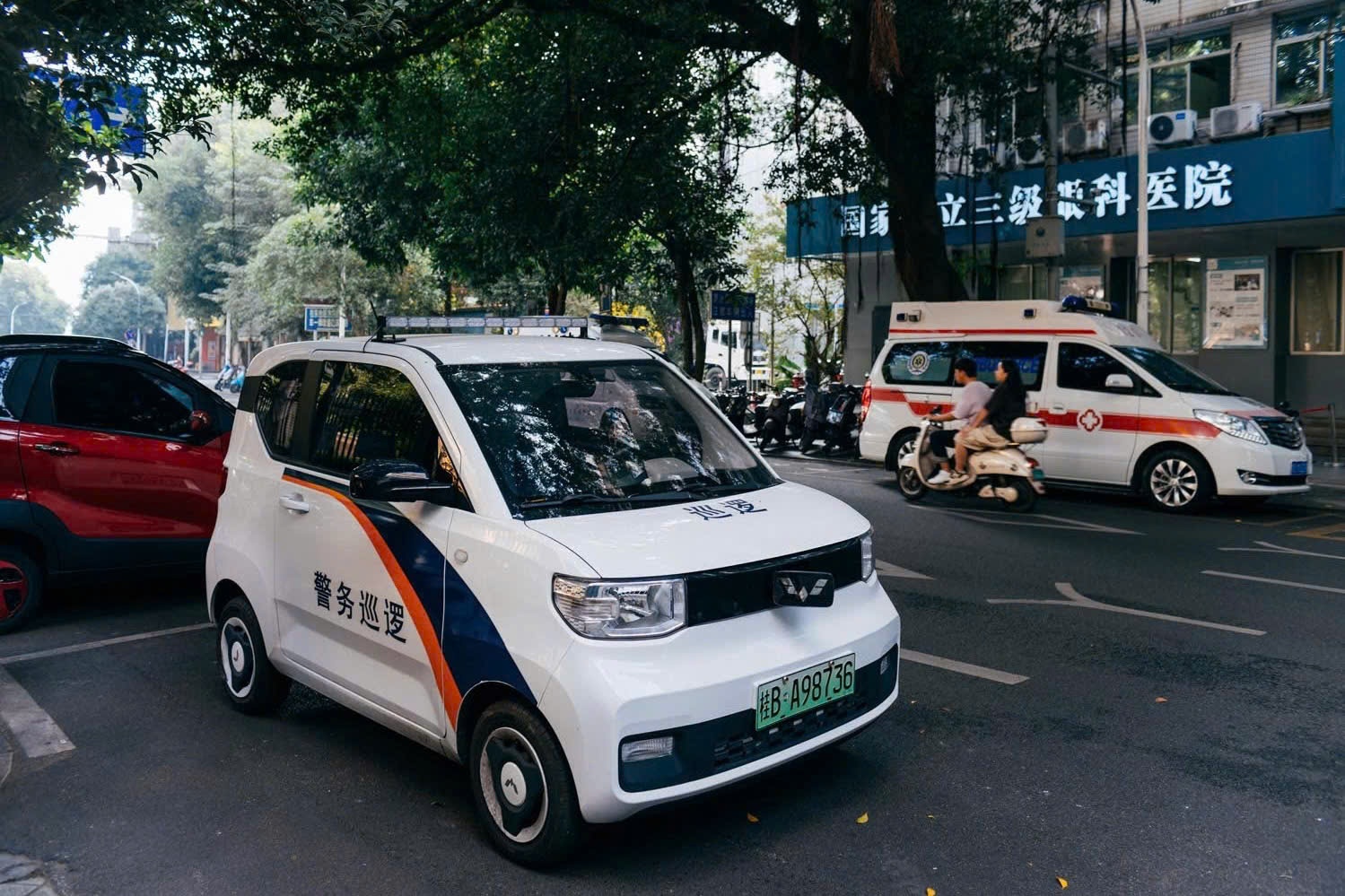Cach nguoi Trung Quoc thich nghi voi xe dien khi 'khai tu' xe xang hinh anh