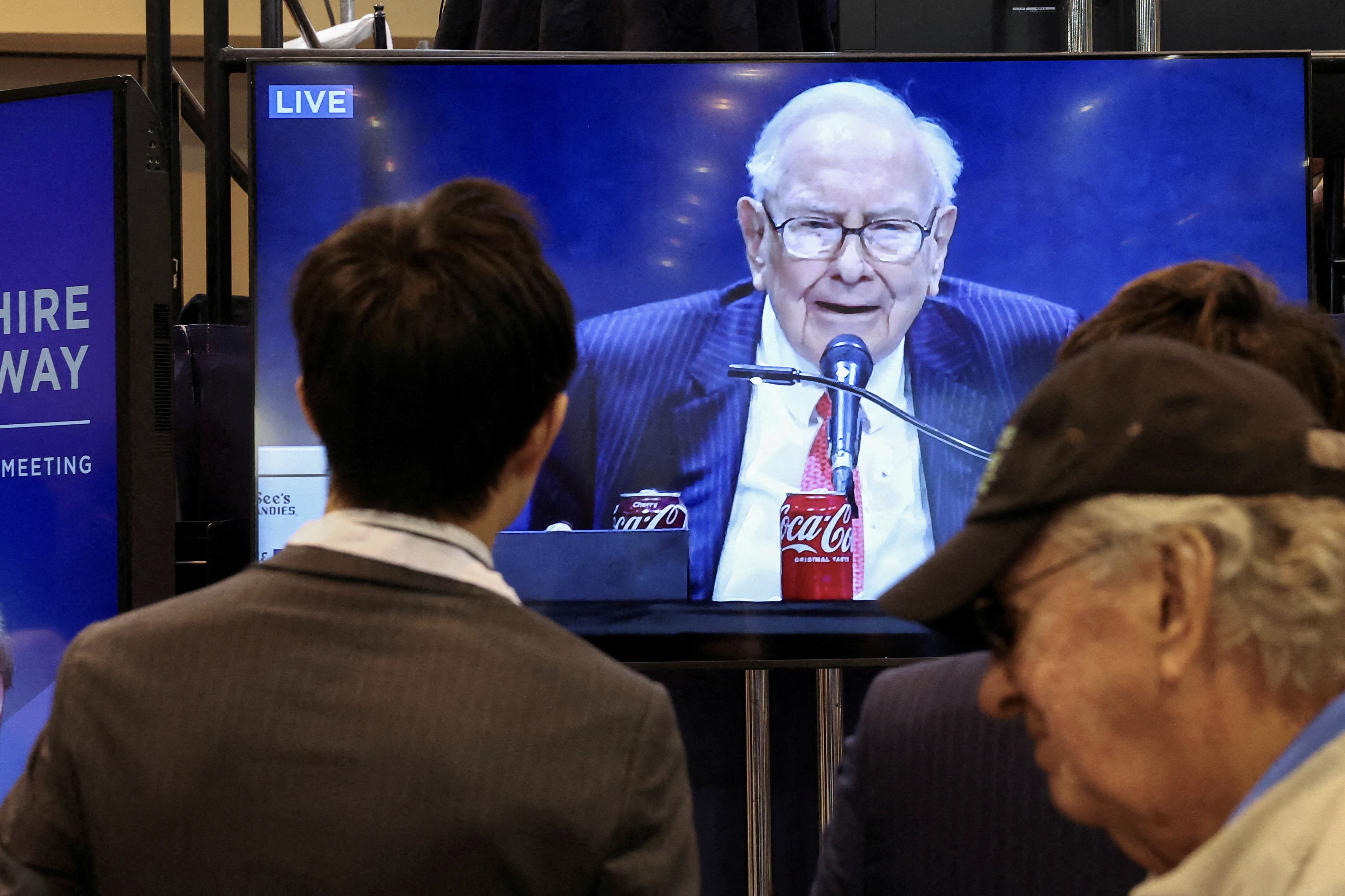 Warren Buffett rot hon ty USD vao mot cong ty thua lo hinh anh