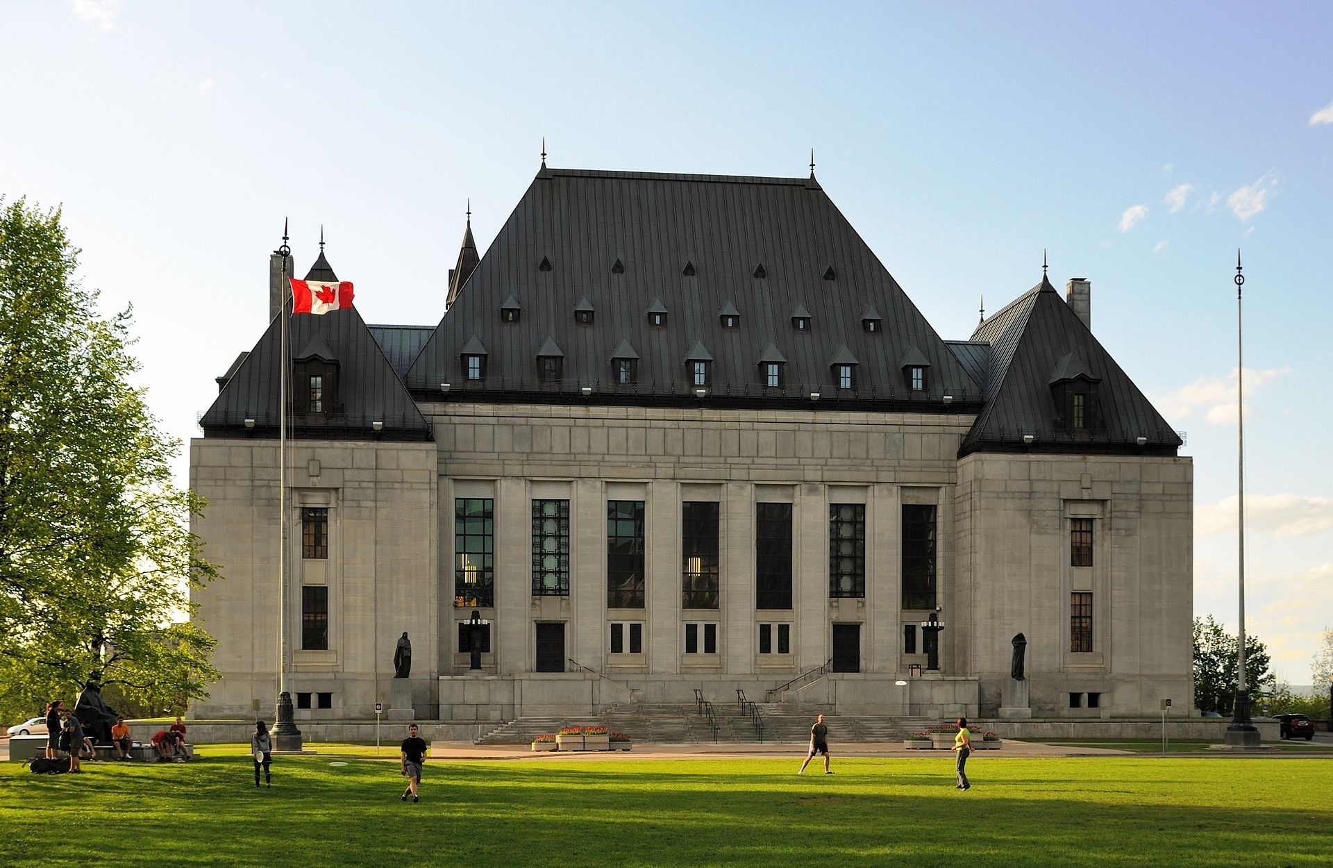toi phi bang, tin sai su that, luat phap My, luat Canada, luat EU anh 1