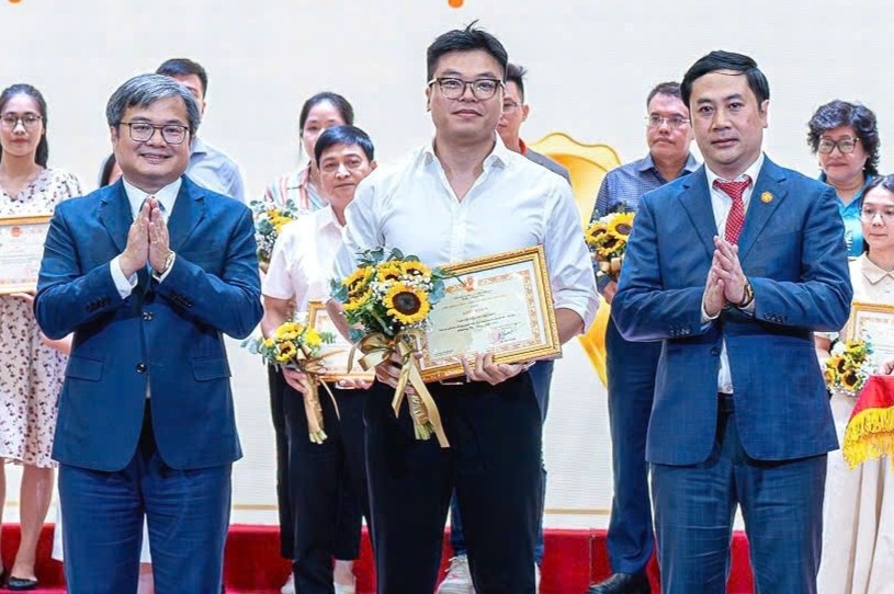 Tri Thuc - Znews duoc phuong Cau Giay vinh danh 100 don vi tieu bieu hinh anh