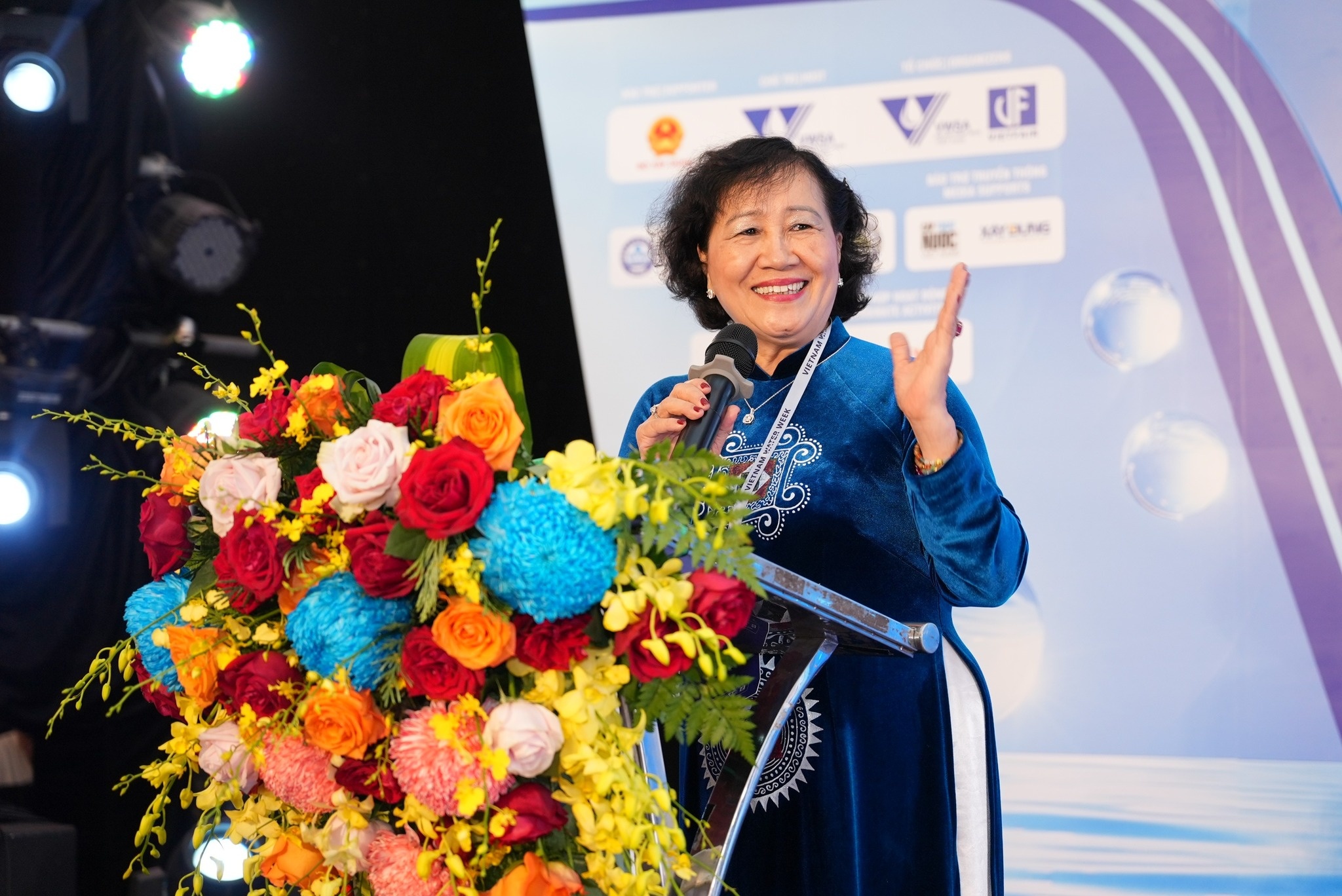 binh dang gioi,  dinh kien gioi,  doanh nghiep Nha nuoc anh 2