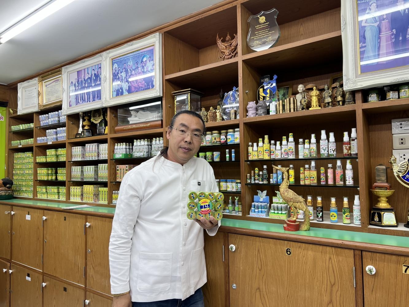 Chan dung ong chu hang dau hit noi tieng Thai Lan hinh anh