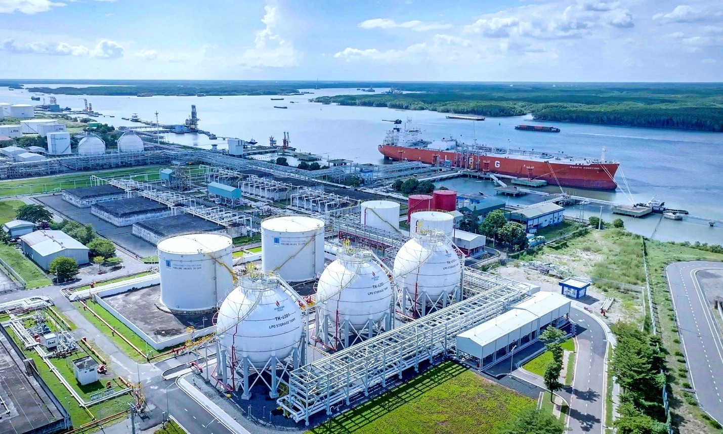 PV GAS tang truong an tuong, tao da vung chac cho 2026 hinh anh