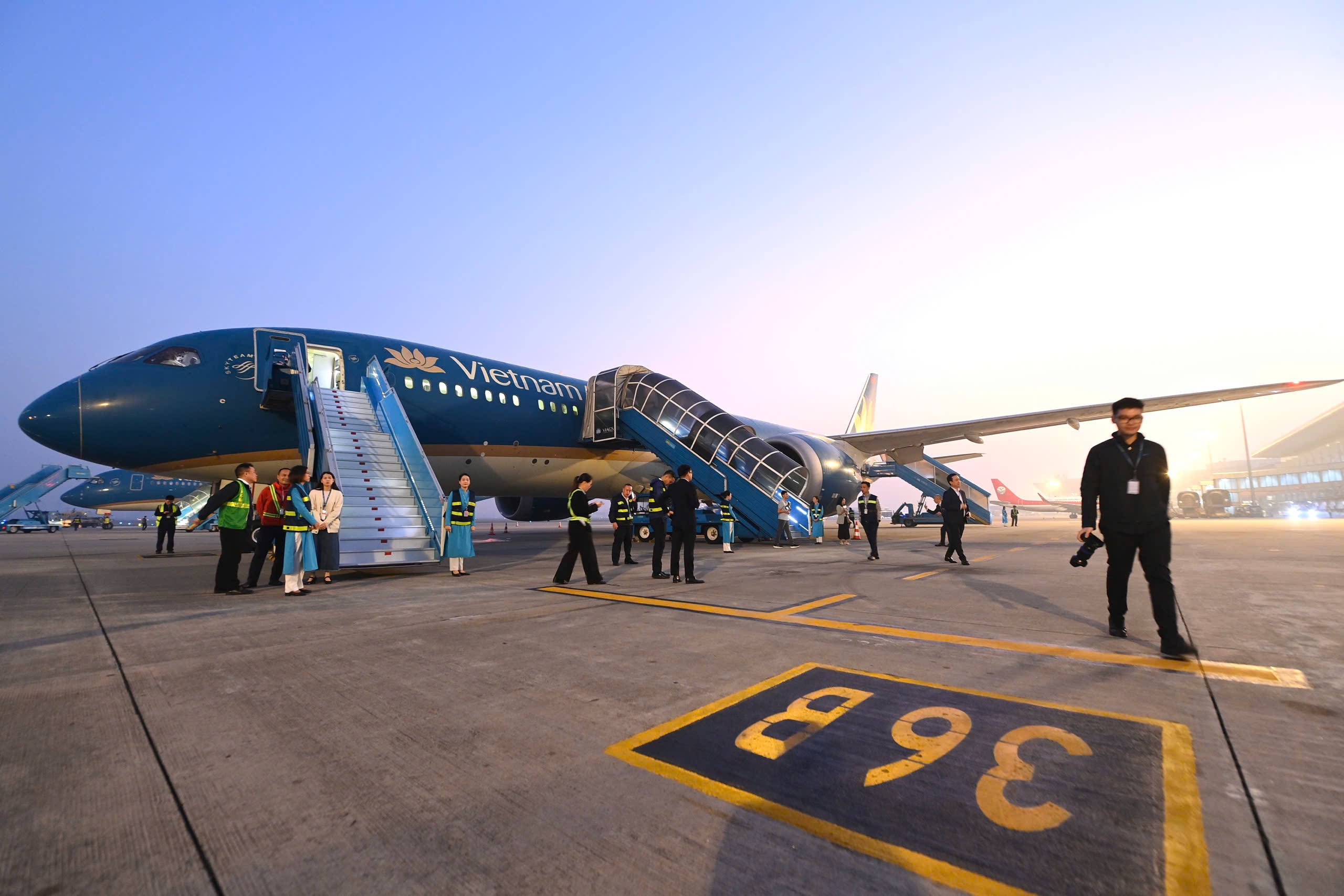 May bay cho khach dau tien cat canh tu Noi Bai di san bay Long Thanh hinh anh