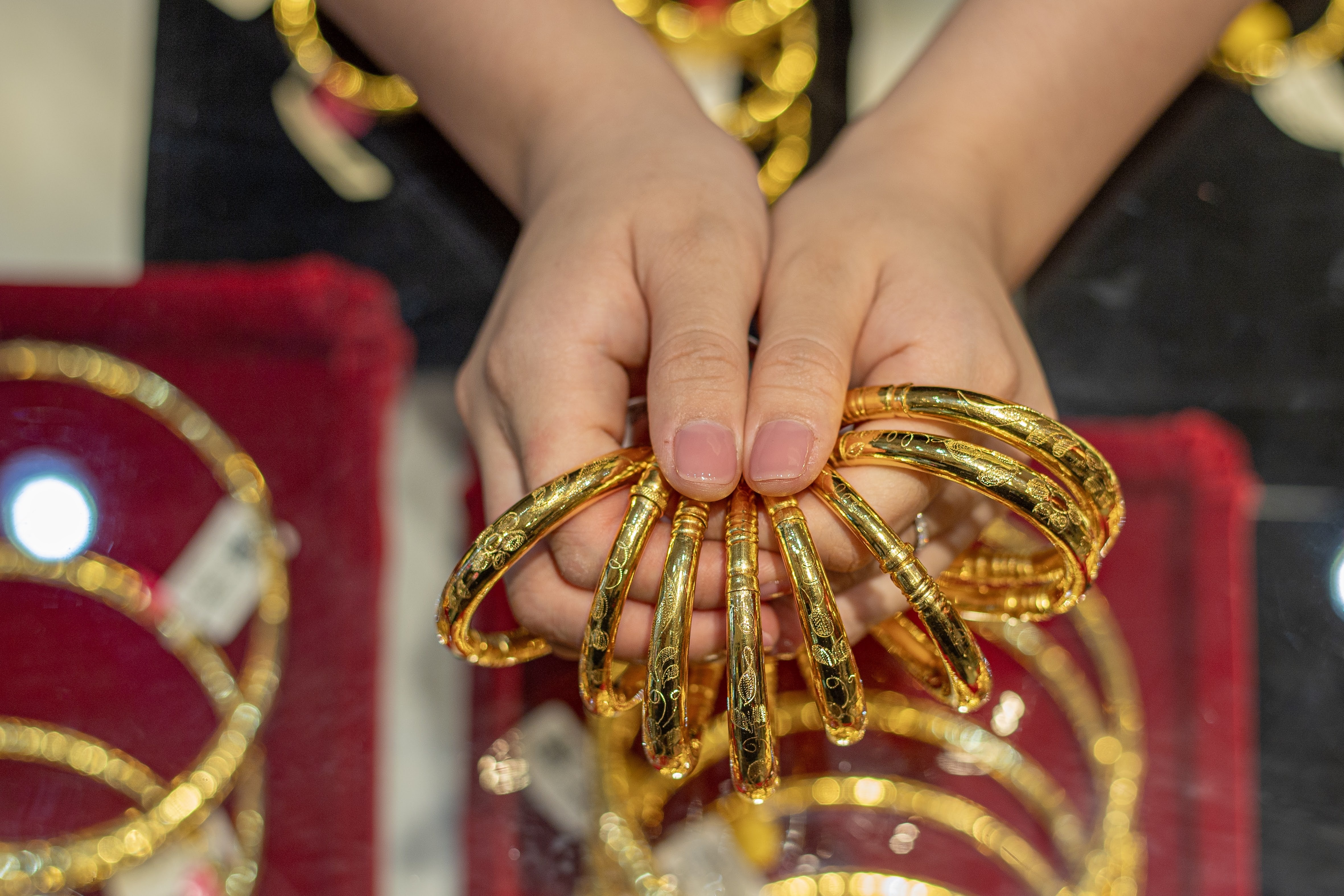 Gia vang lai co ky luc moi hinh anh