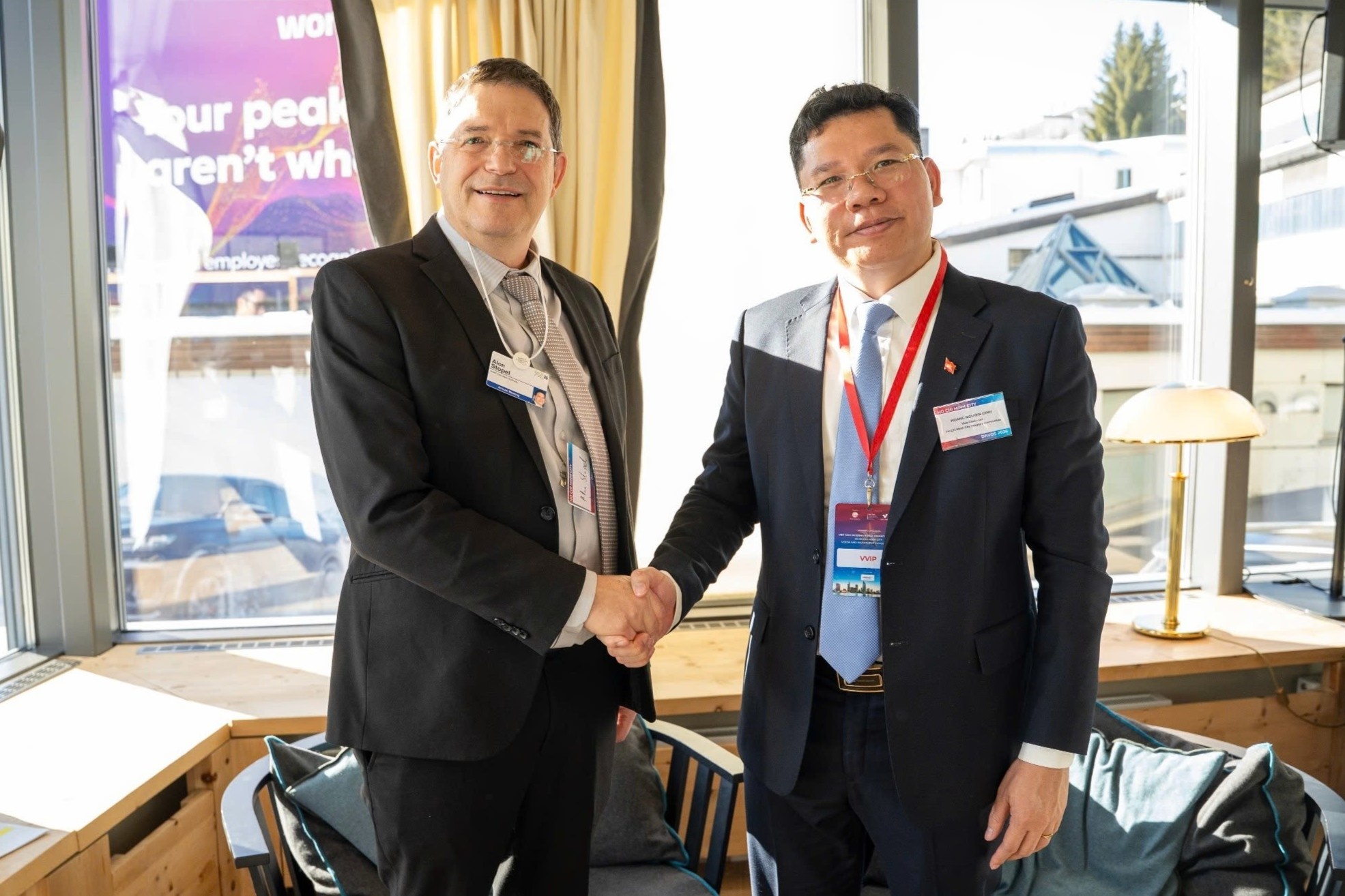 Lanh dao TP.HCM den Davos, thu hut dau tu vao trung tam tai chinh hinh anh