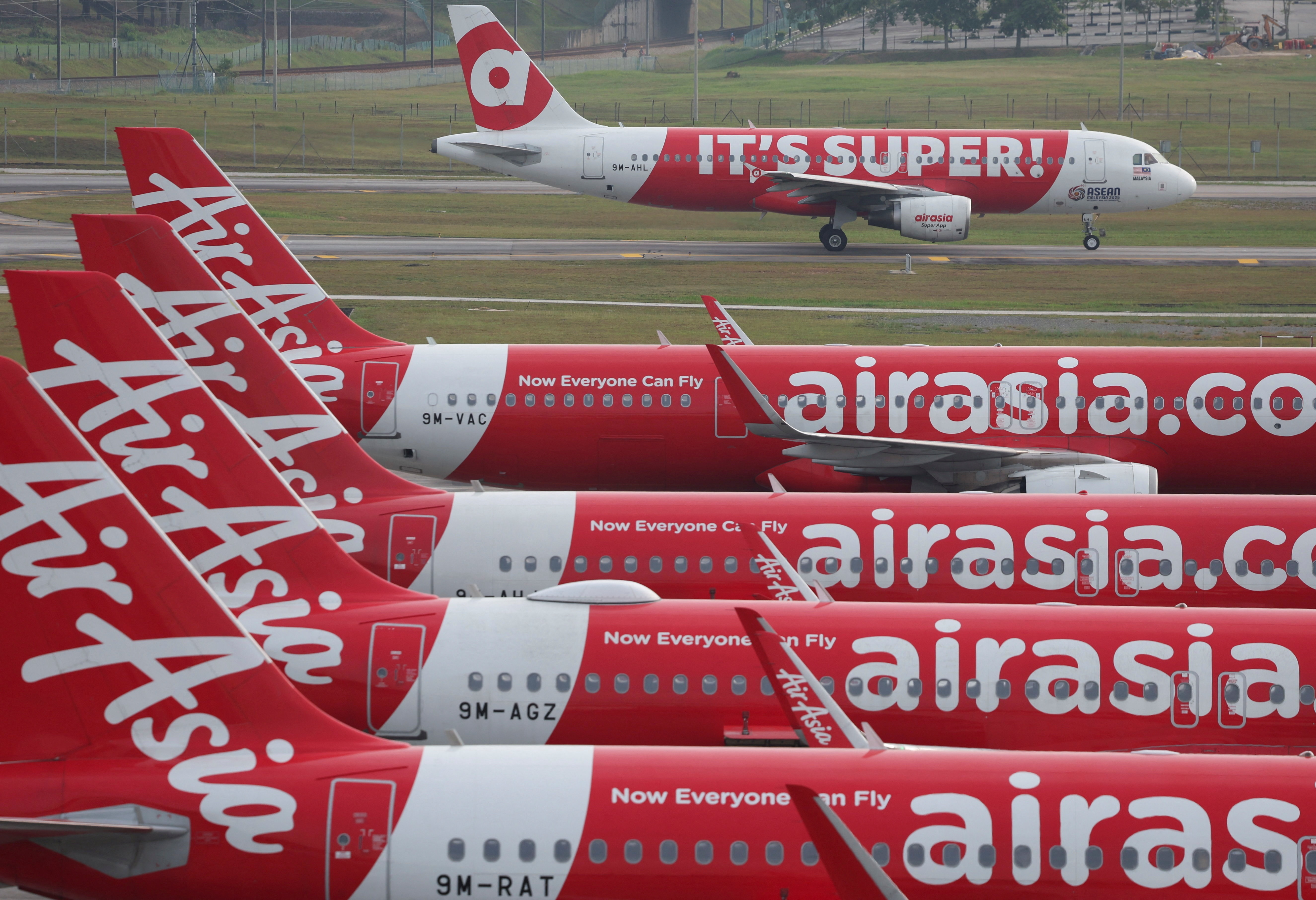 AirAsia truoc nga re lich su hinh anh