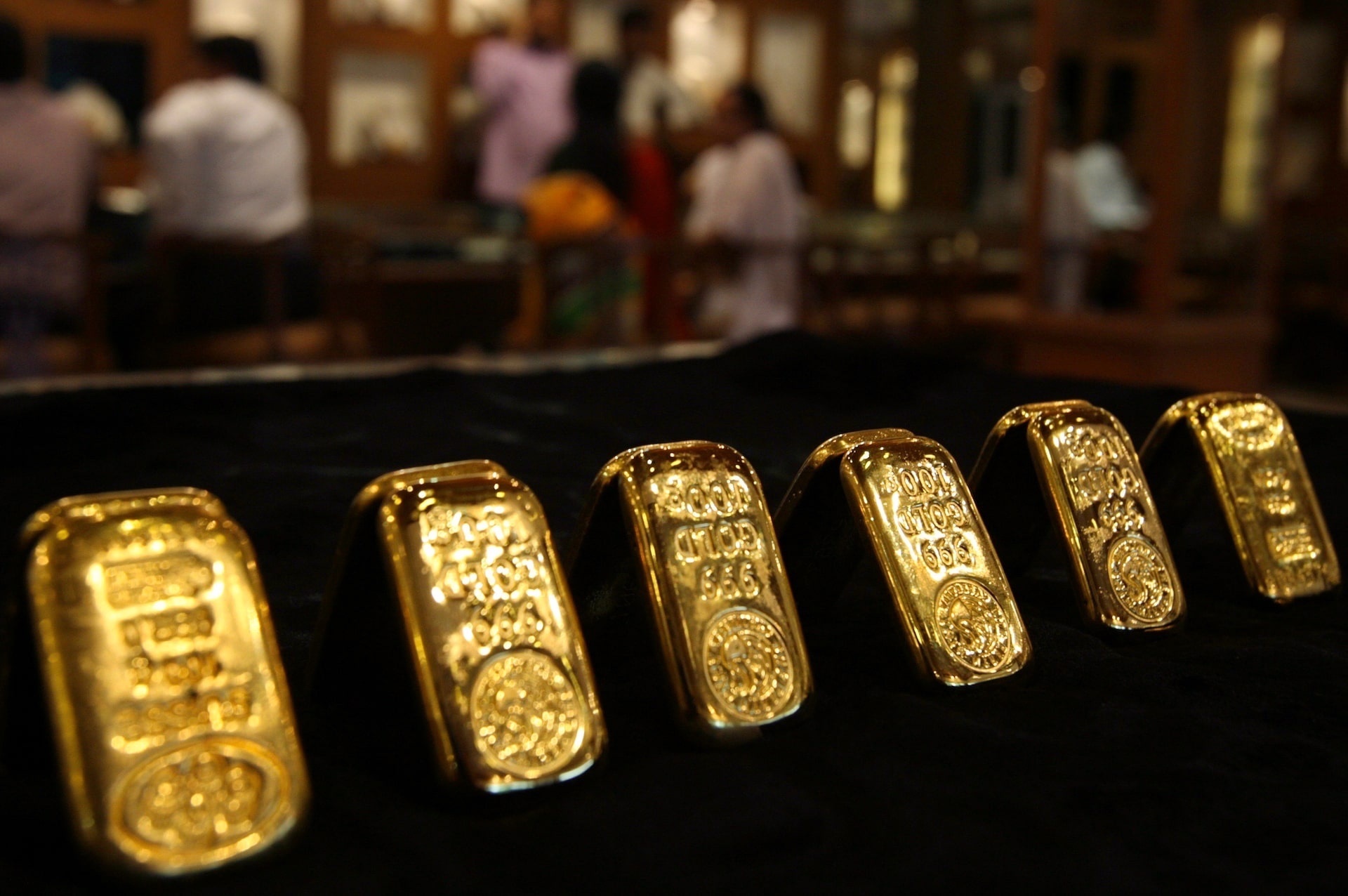 Nha dau tu 'thao chay' khoi vang, bac hinh anh