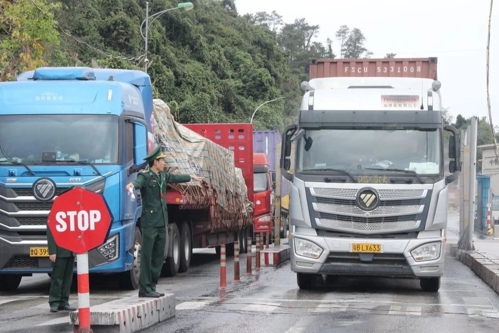 Tam dung Nghi dinh 46, doanh nghiep van chua het lo hinh anh
