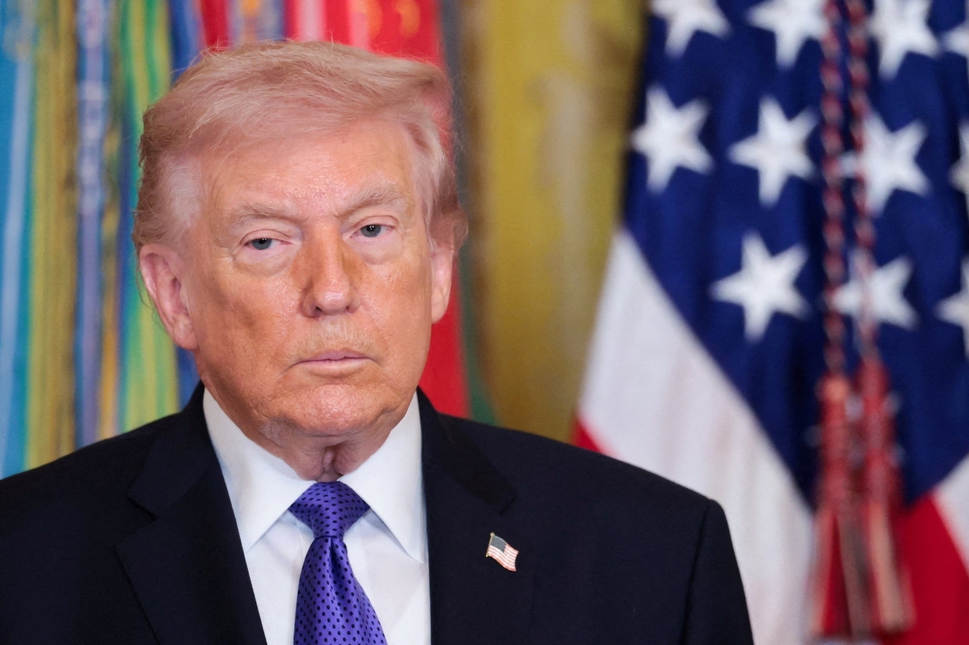 Ong Trump doa cam van Tay Ban Nha vi khong cho My dung can cu quan su hinh anh