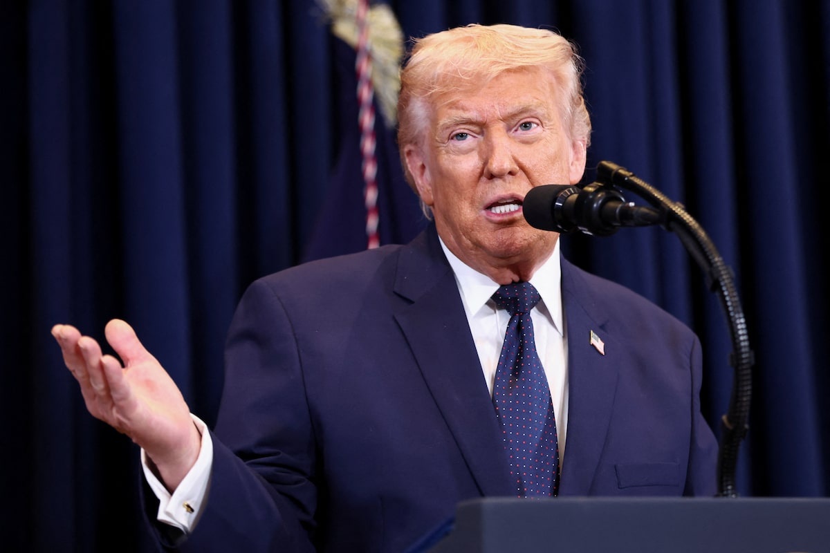 Ong Trump lai muon ap them thue hinh anh