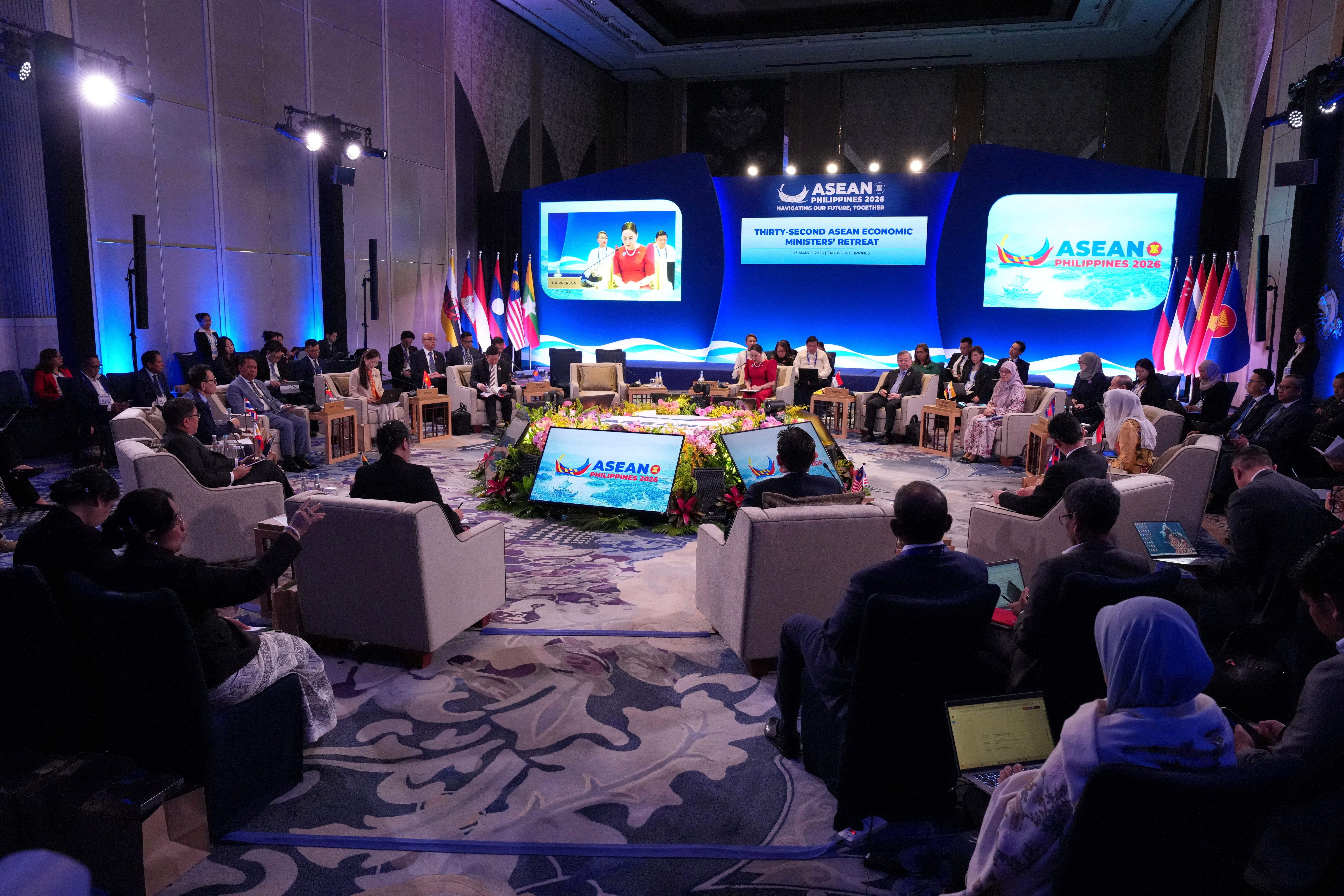 Doanh nghiep Dong Nam A dung vung truoc 'con bao' thue quan hinh anh