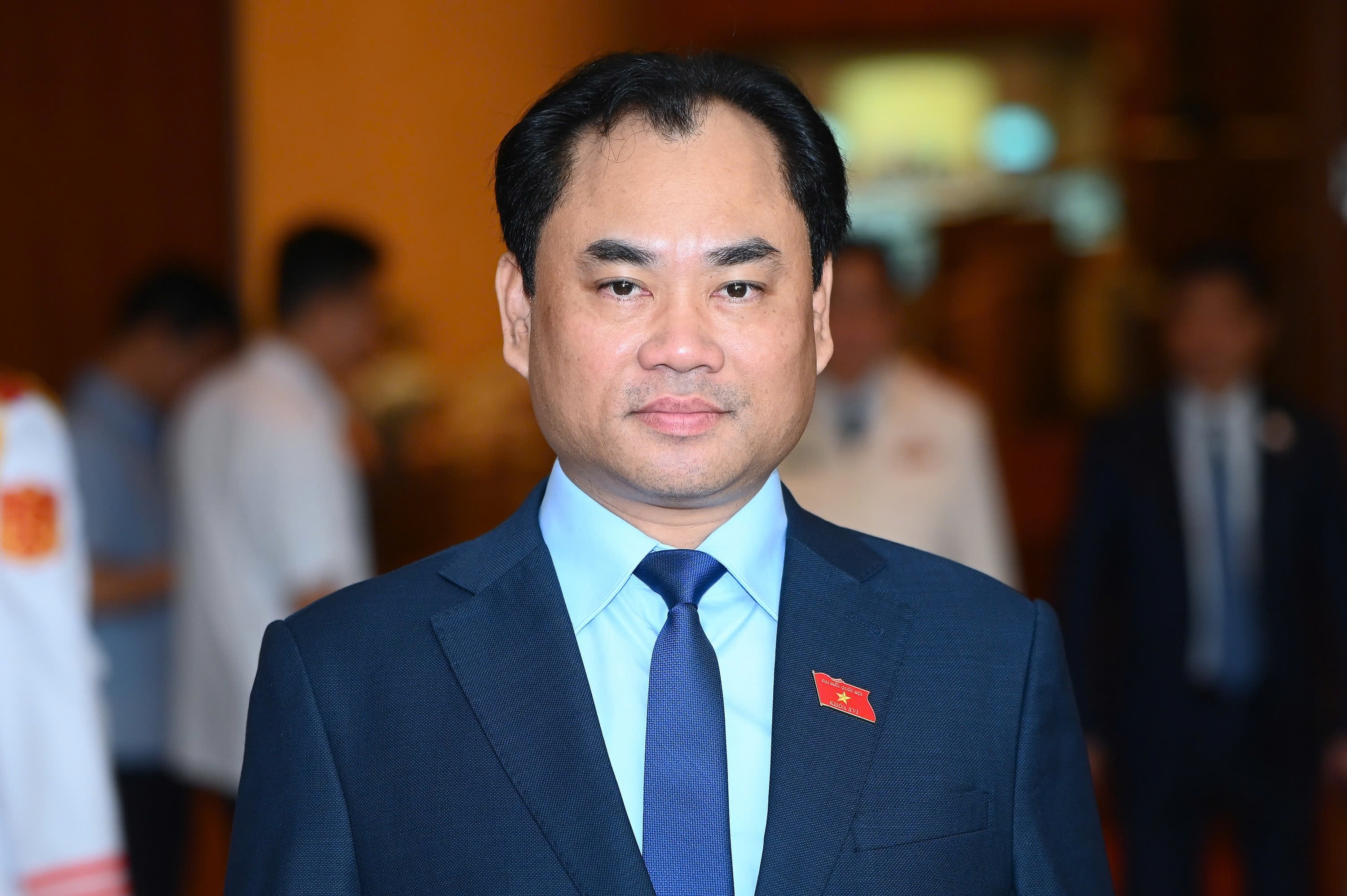 Ong Trinh Viet Hung giu chuc Bo truong Nong nghiep va Moi truong hinh anh