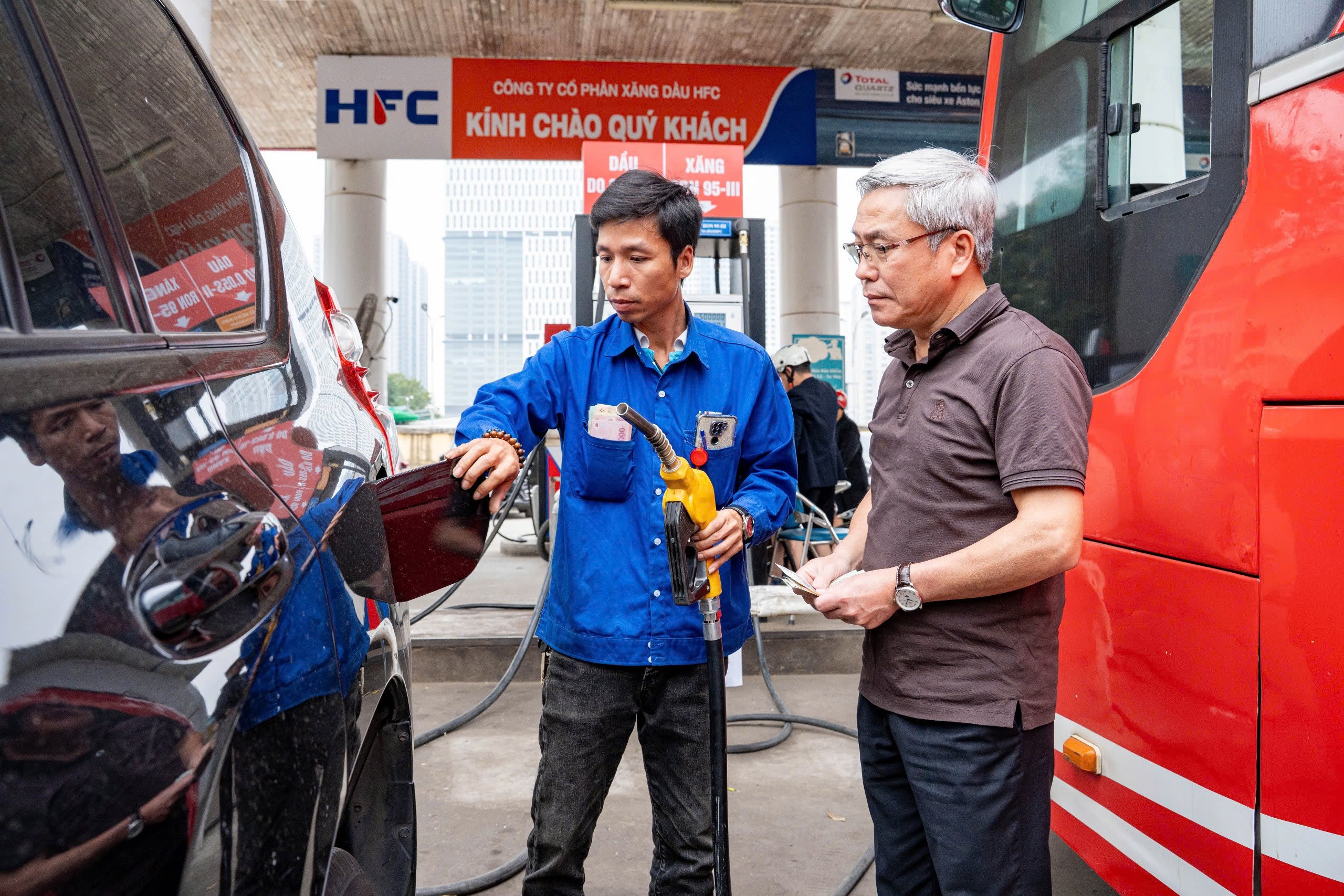 Chi 8.000 ty binh on gia xang dau: Tien phai vao tai khoan phong toa hinh anh