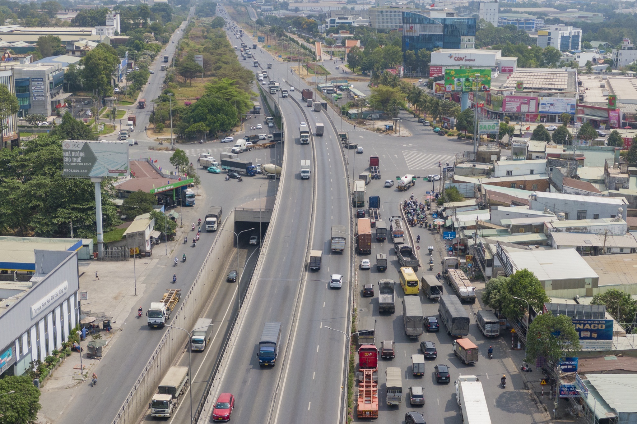 Dong Nai lam duong tren cao hon 16.000 ty giam un tac Quoc lo 51 hinh anh