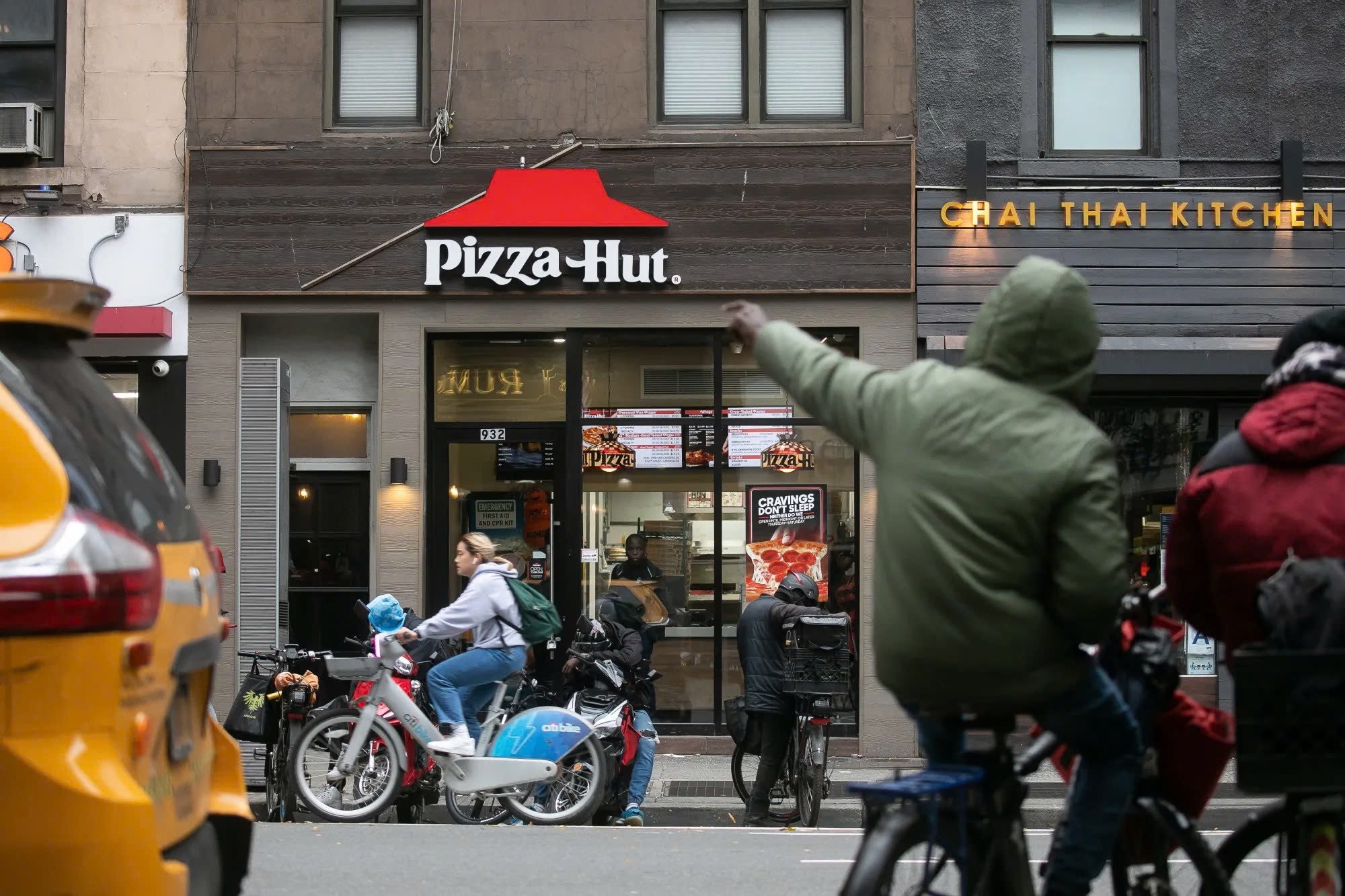 Ong chu Pizza Hut dua ra quyet dinh bat ngo hinh anh