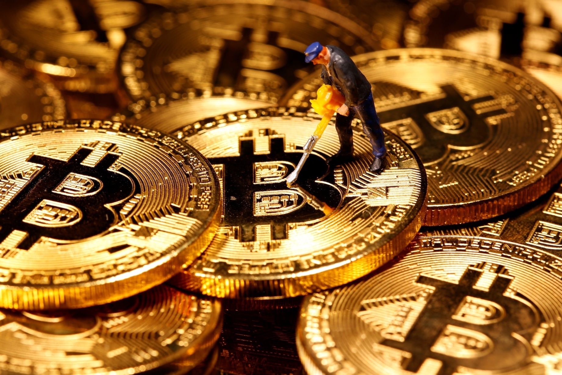 Nha dau tu o at dat cuoc Bitcoin co the giam ve 52.000 USD hinh anh