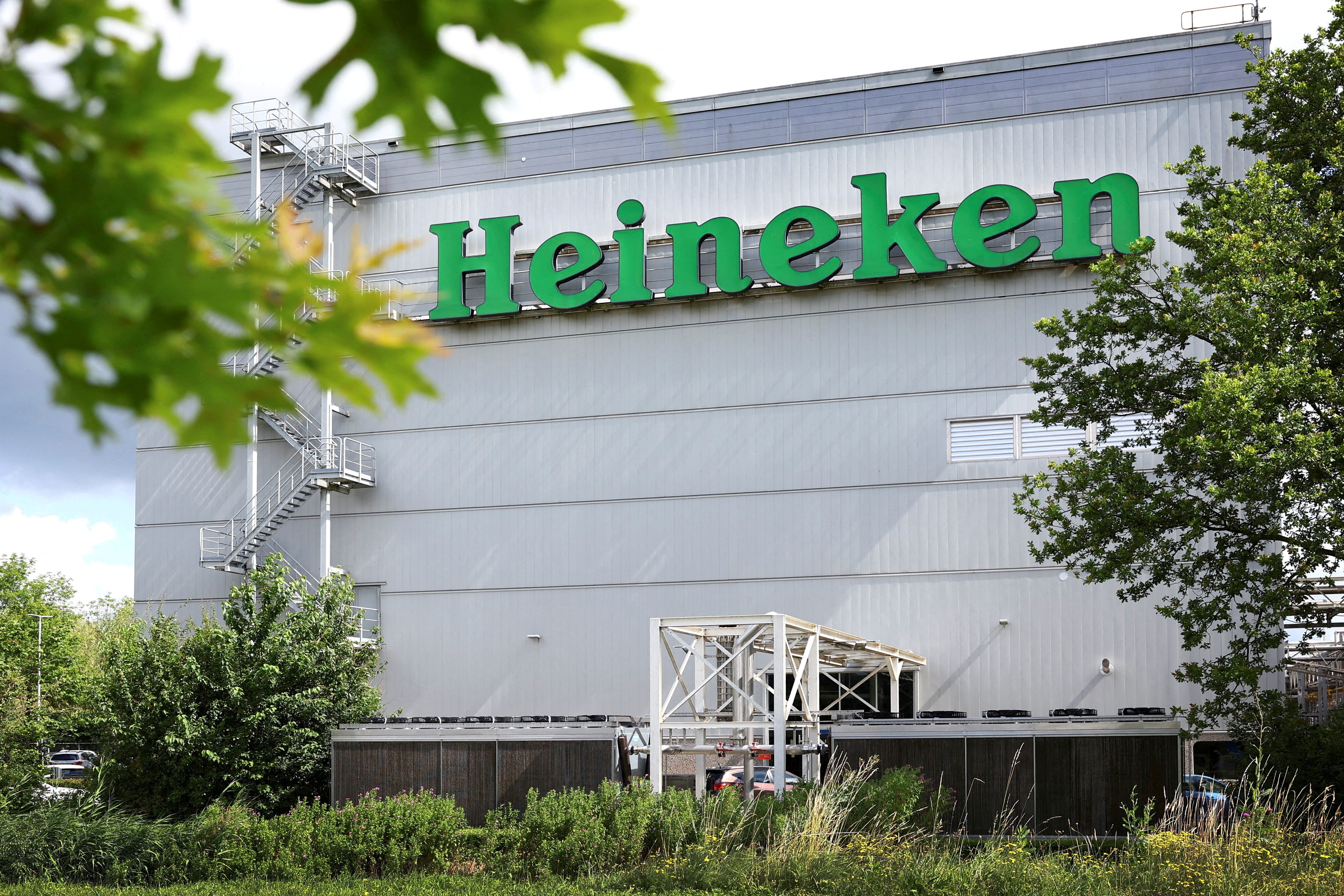 Heineken vua lam dieu chua tung lam voi tan CEO hinh anh