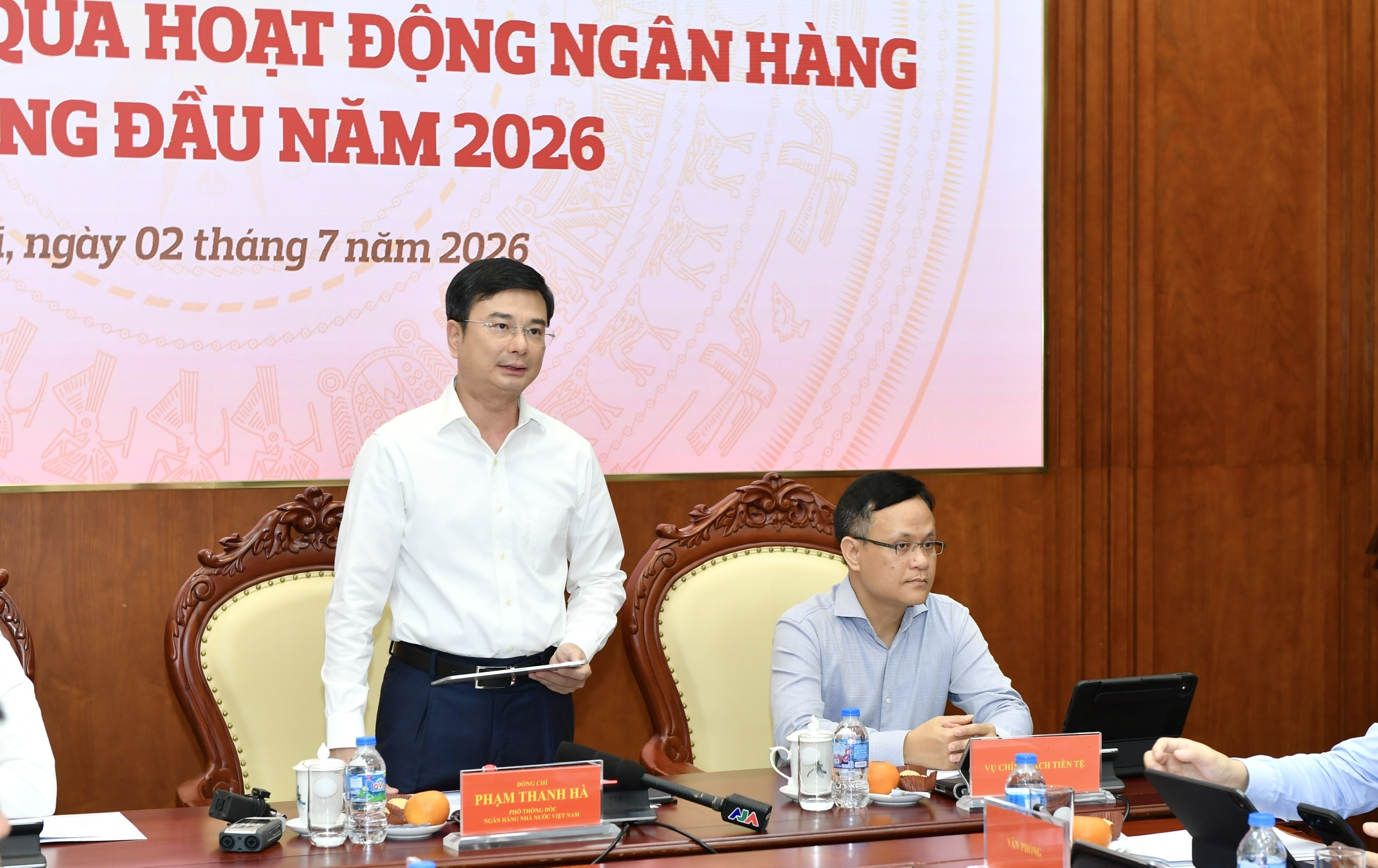Cac ngan hang 'bom' hon 1,35 trieu ty ra nen kinh te sau nua nam hinh anh