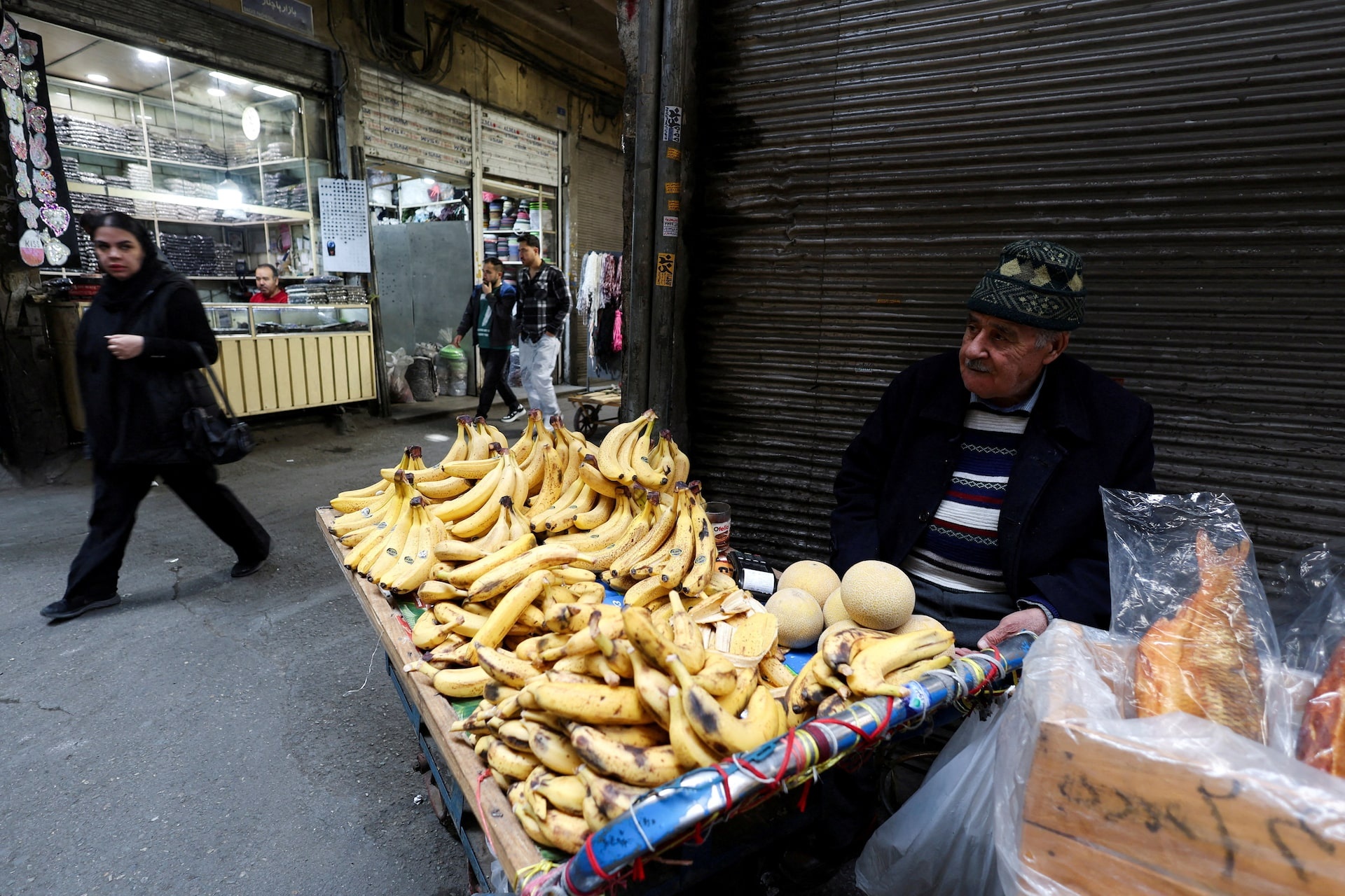 Iran lam phat gan 90% hinh anh