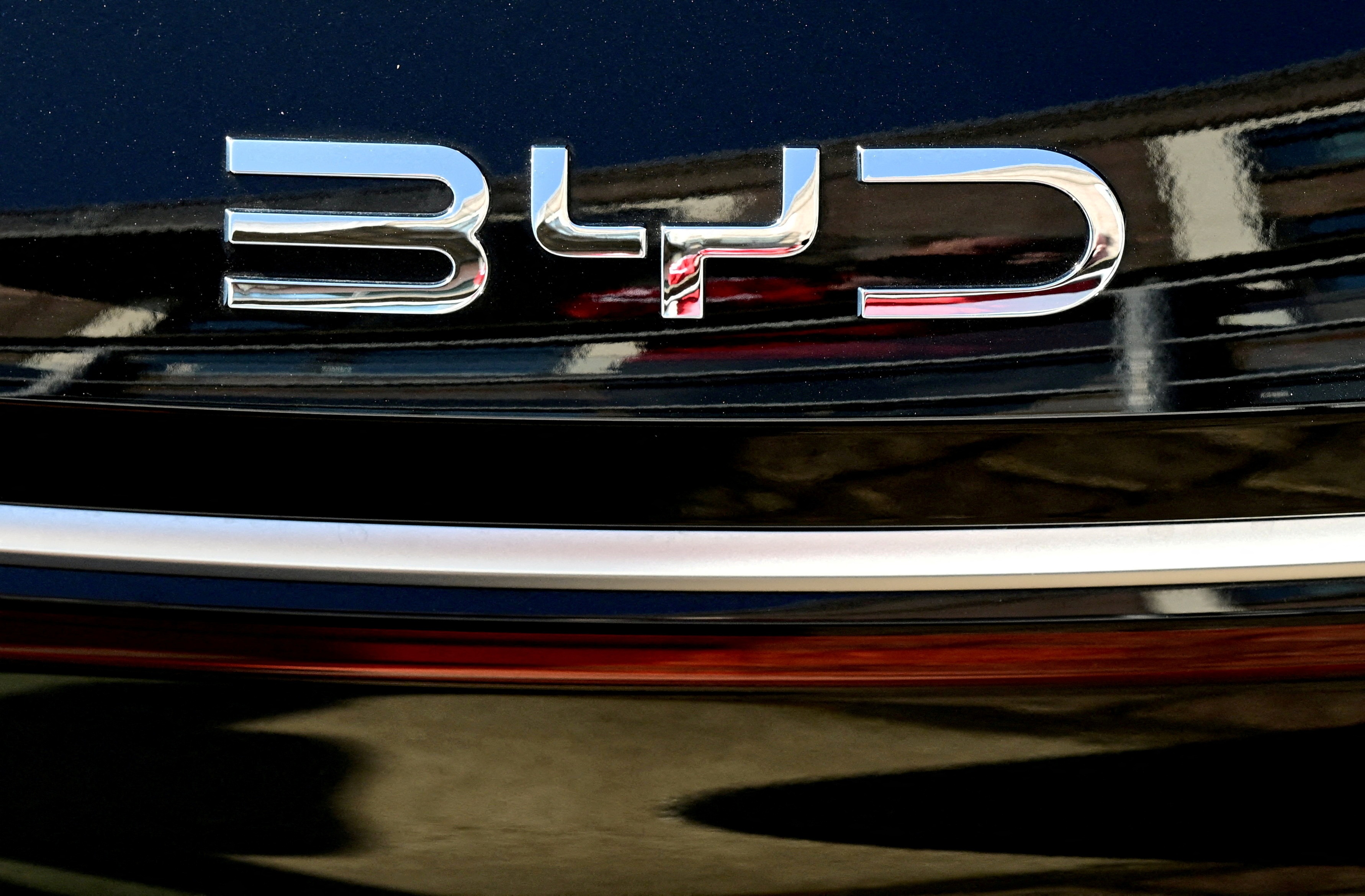 BYD tự tin có thể 'lật đổ' Toyota