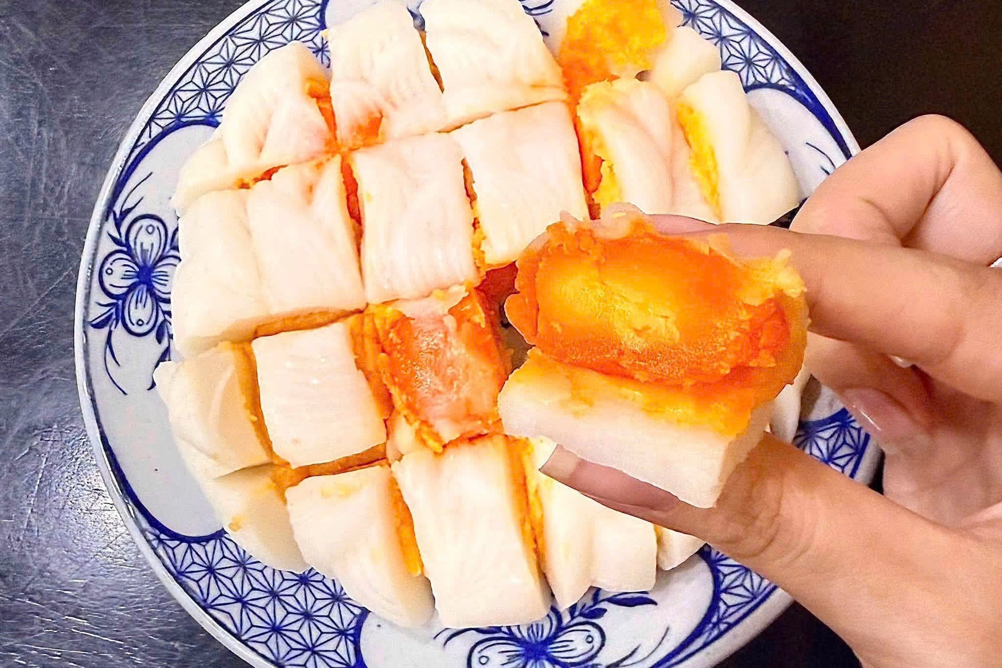 Chưa đến Trung thu, nhiều loại bánh độc đáo đã 'cháy hàng'