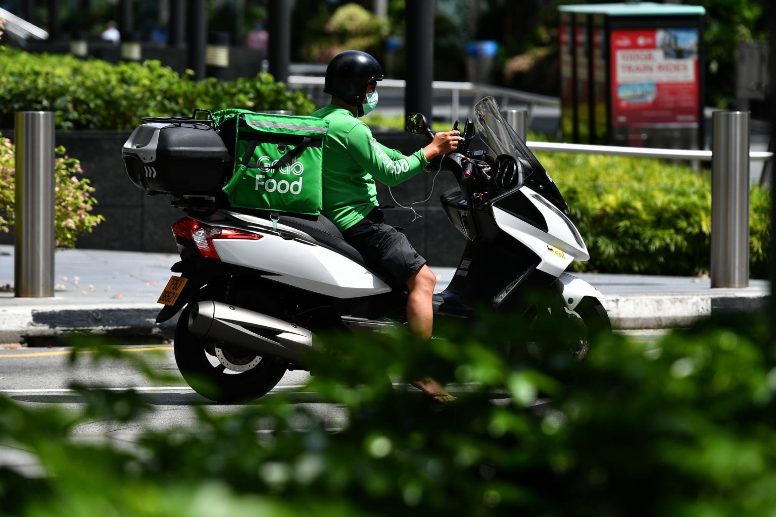 Tài xế Grab, GoJek ở các nước được hưởng bao nhiêu trên mỗi cuốc xe?