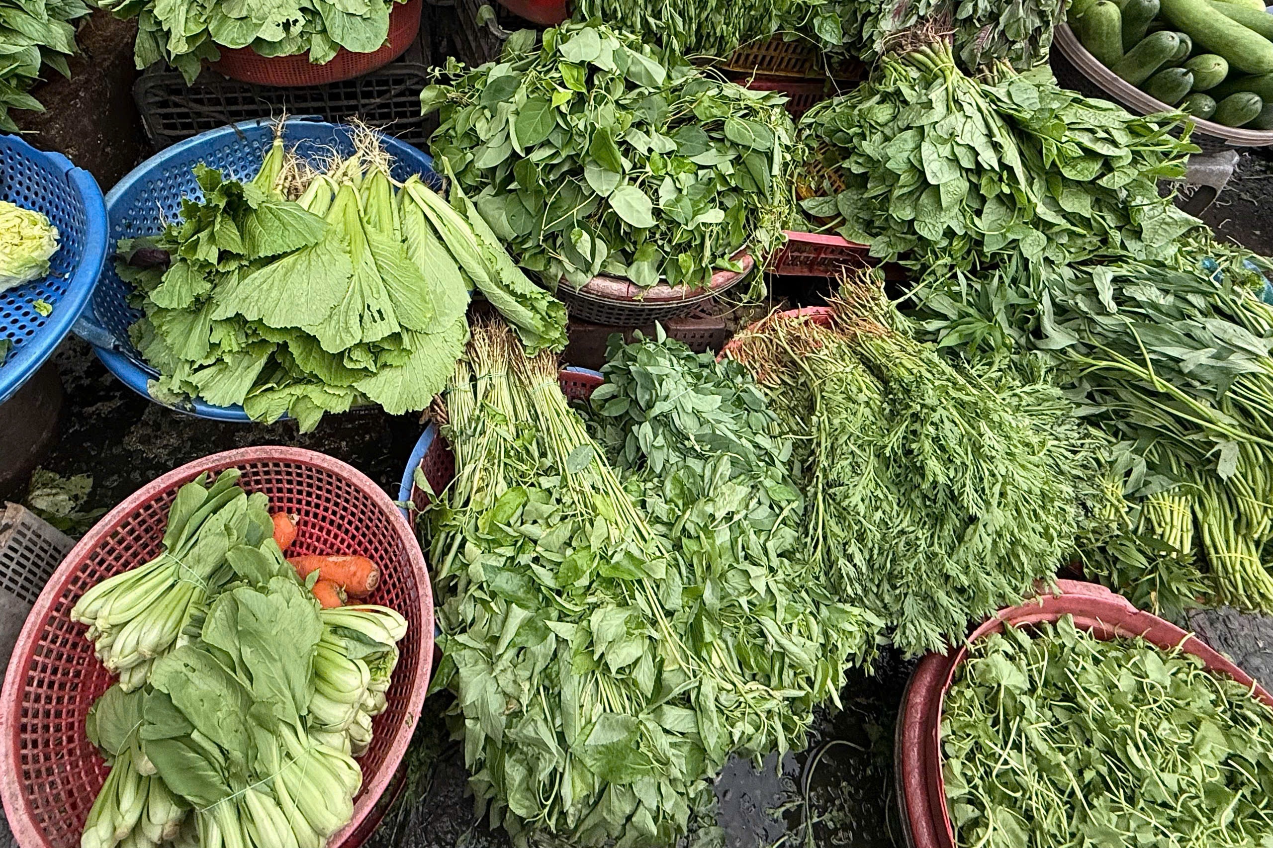 TP.HCM: Giá rau củ tăng mạnh, thịt heo ổn định
