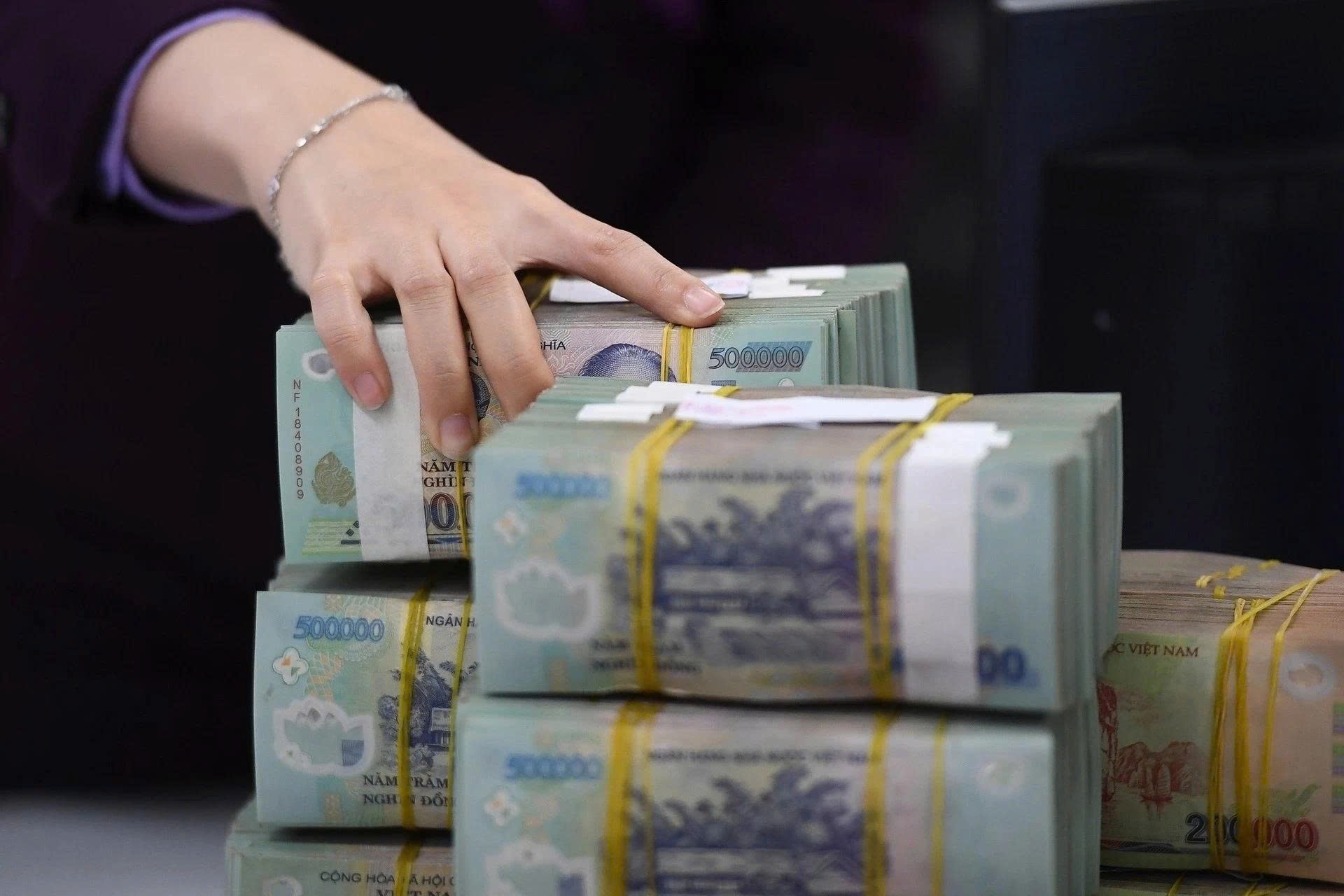 Lãi vay lên 14%/năm, doanh nghiệp 'gồng mình' trả lãi