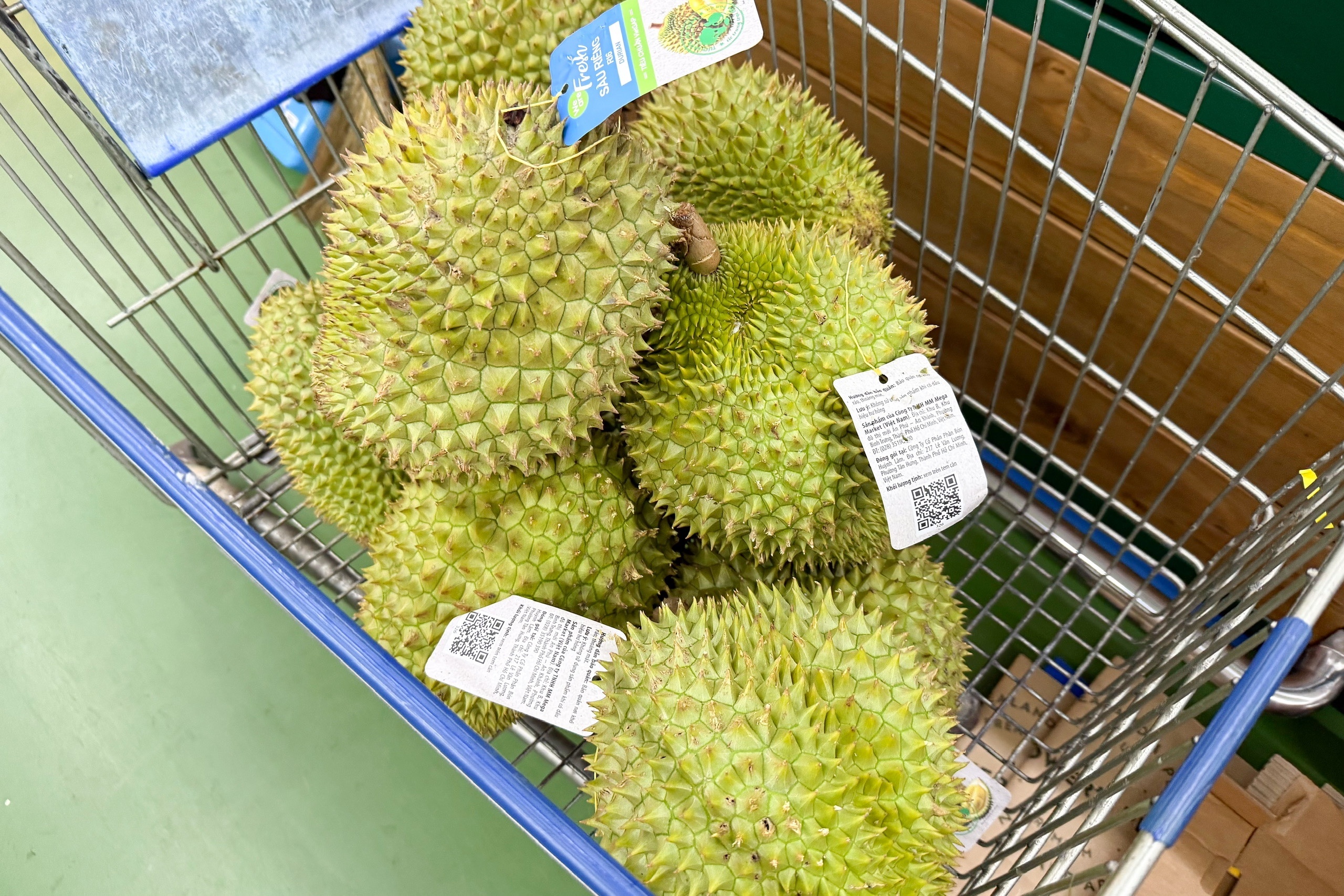 Sầu riêng siêu rẻ, giá chỉ vài chục nghìn đồng/kg
