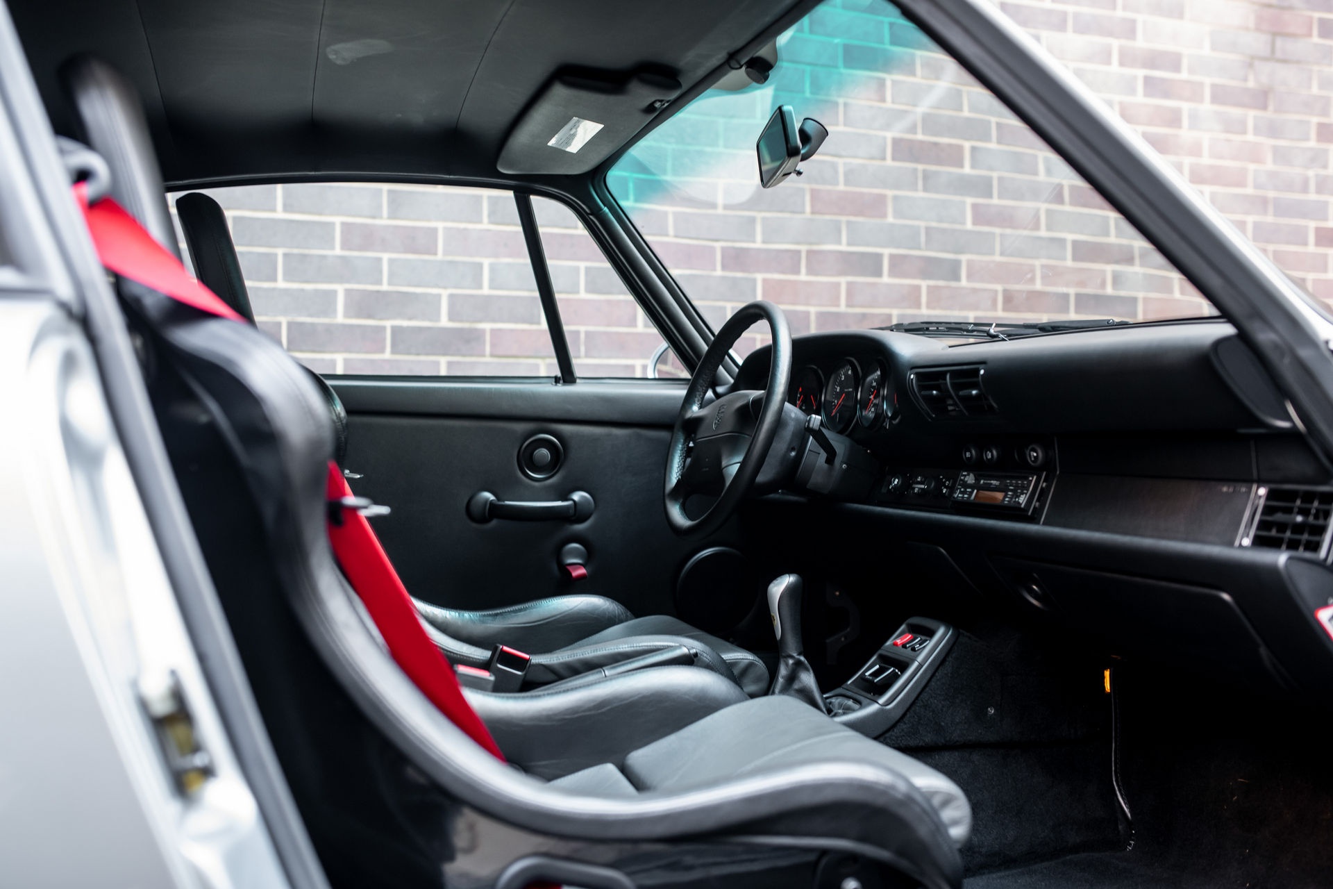 Khám phá Porsche 993 GT2 giá triệu USD ảnh 6 Kham pha Porsche 993 GT2 gia trieu USD anh 6