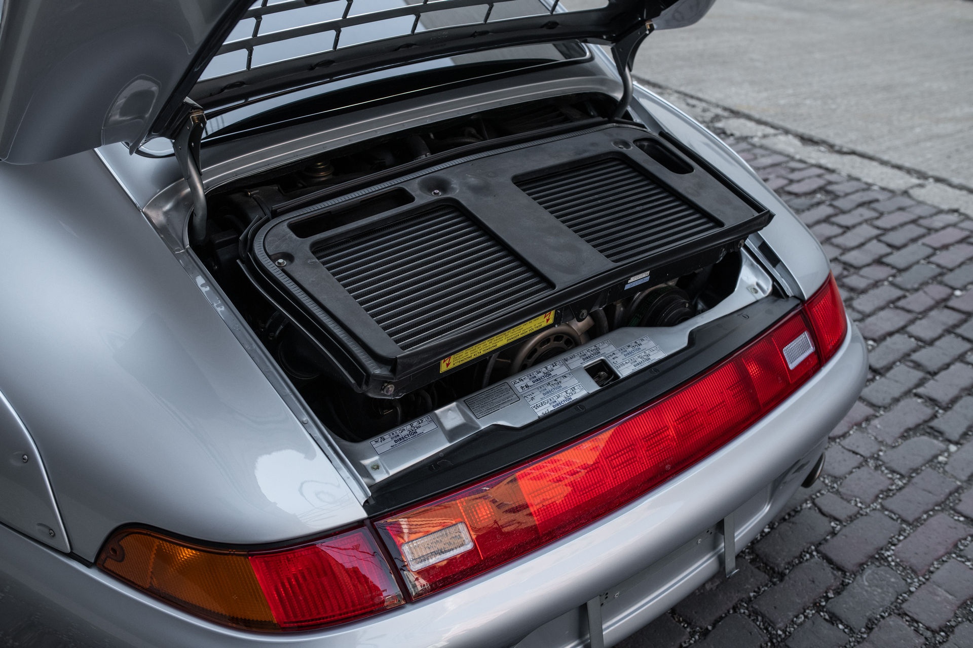 Khám phá Porsche 993 GT2 giá triệu USD ảnh 4 Kham pha Porsche 993 GT2 gia trieu USD anh 4
