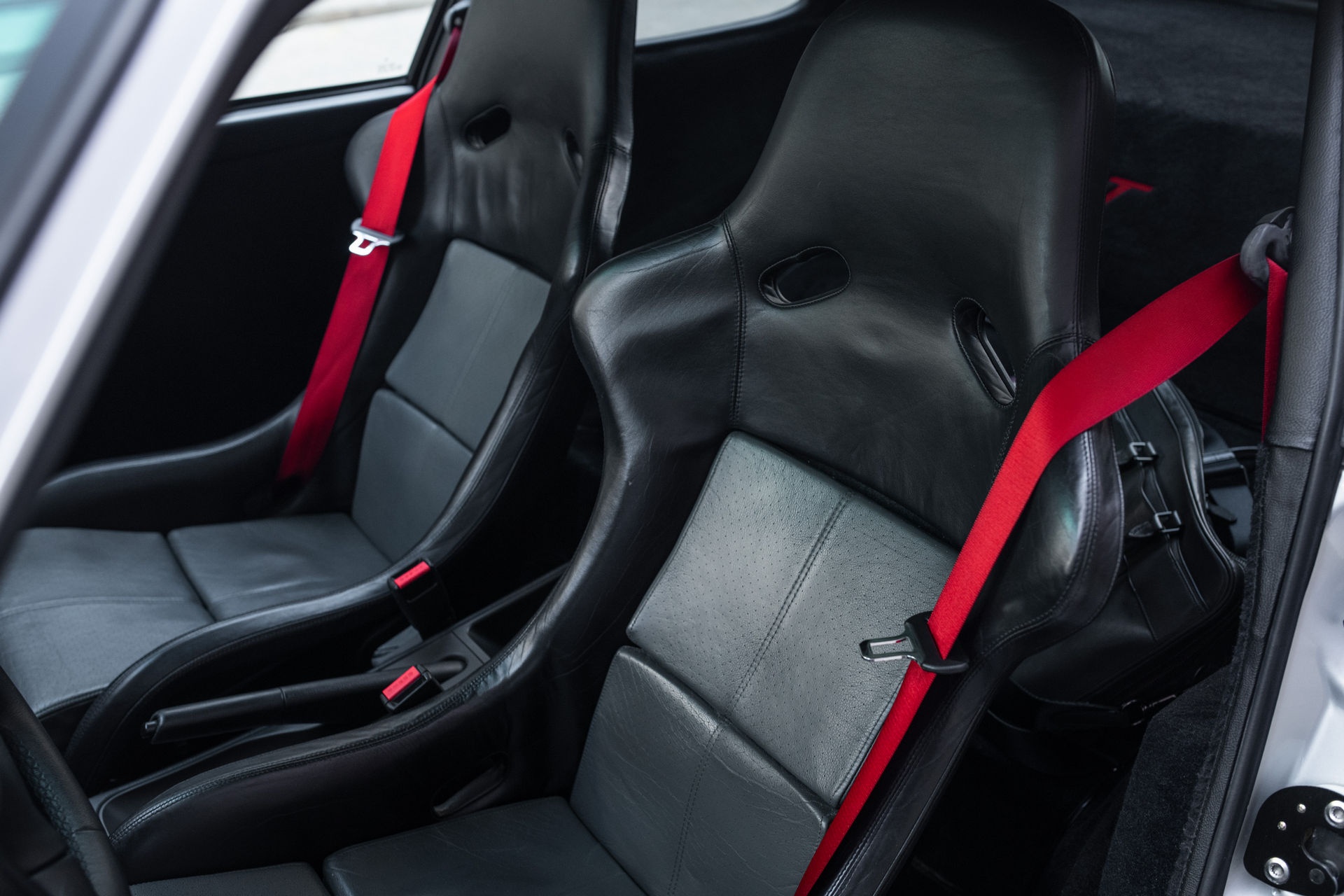 Khám phá Porsche 993 GT2 giá triệu USD ảnh 7 Kham pha Porsche 993 GT2 gia trieu USD anh 7