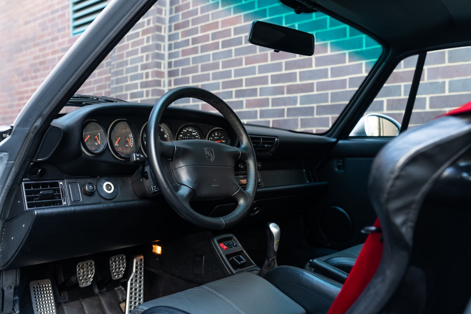 Kham pha Porsche 993 GT2 gia trieu USD anh 8