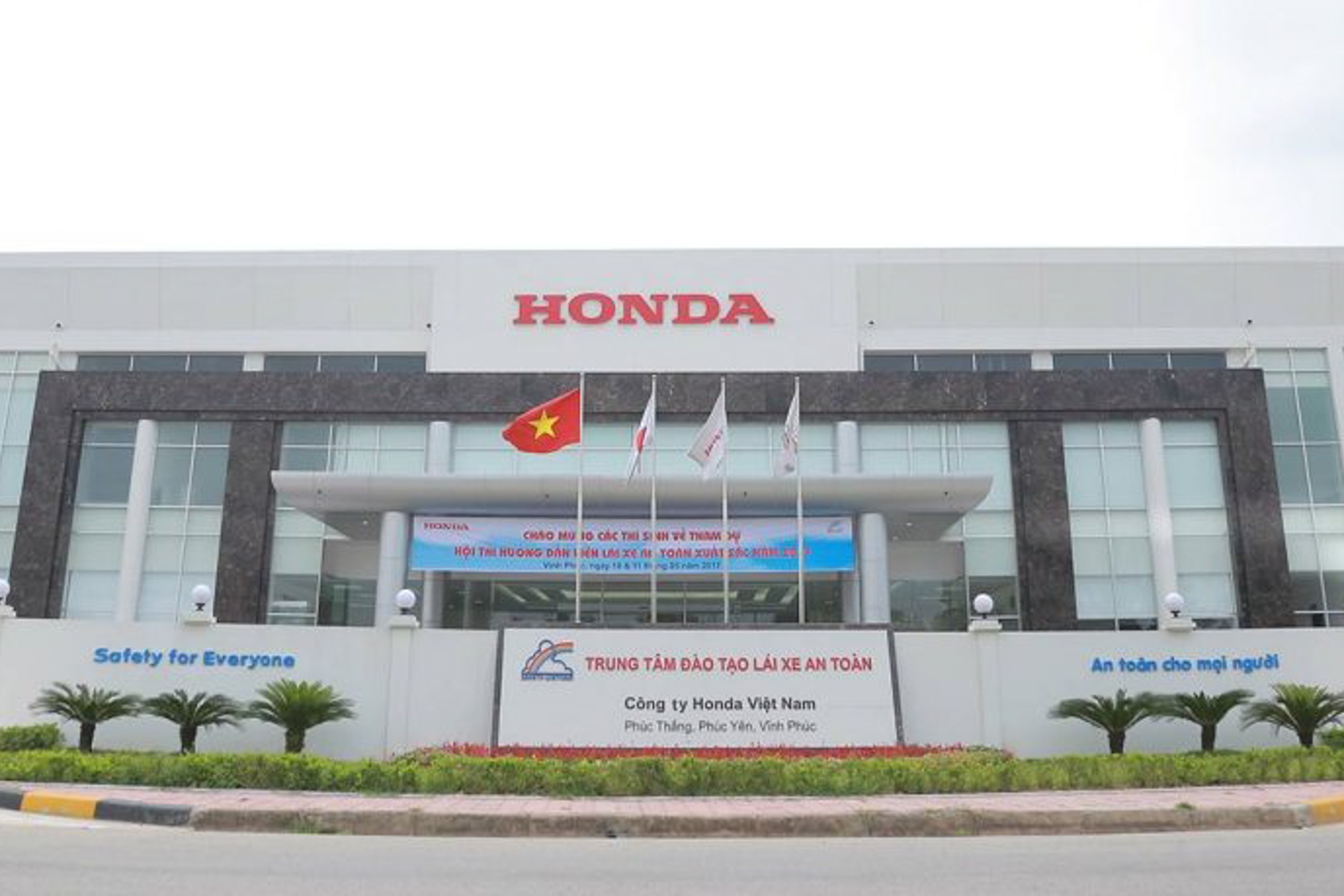 Honda Viet Nam tam dung hoat dong san xuat  oto xe may tu 1/4 hinh anh