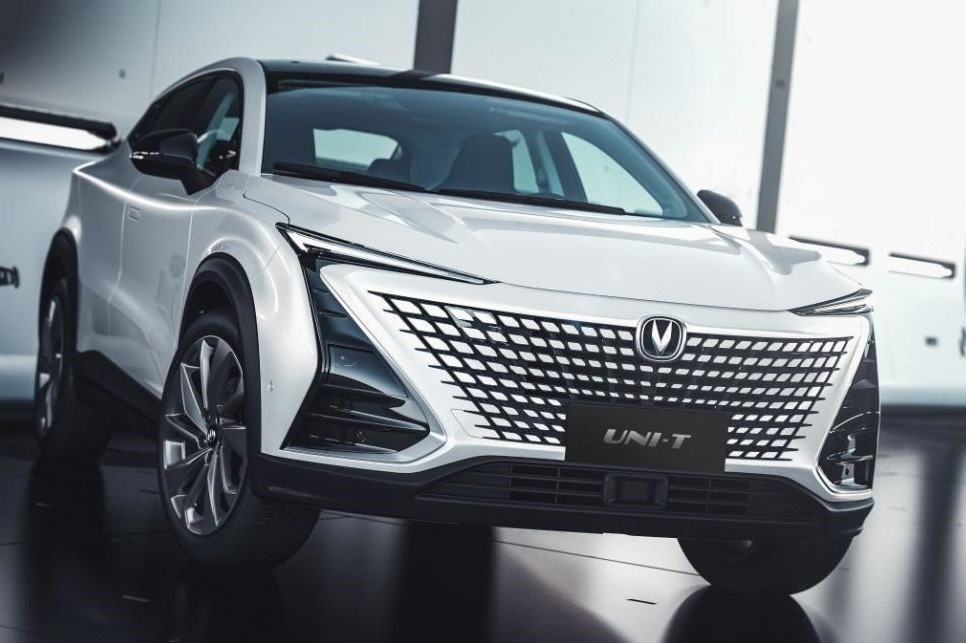 ChangAn Uni-T - xe Trung Quoc gia re, co tinh nang tu lai hinh anh