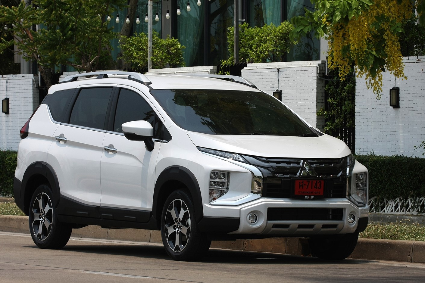 Danh gia Mitsubishi Xpander Cross 2020 - lai on, it trang bi an toan hinh anh