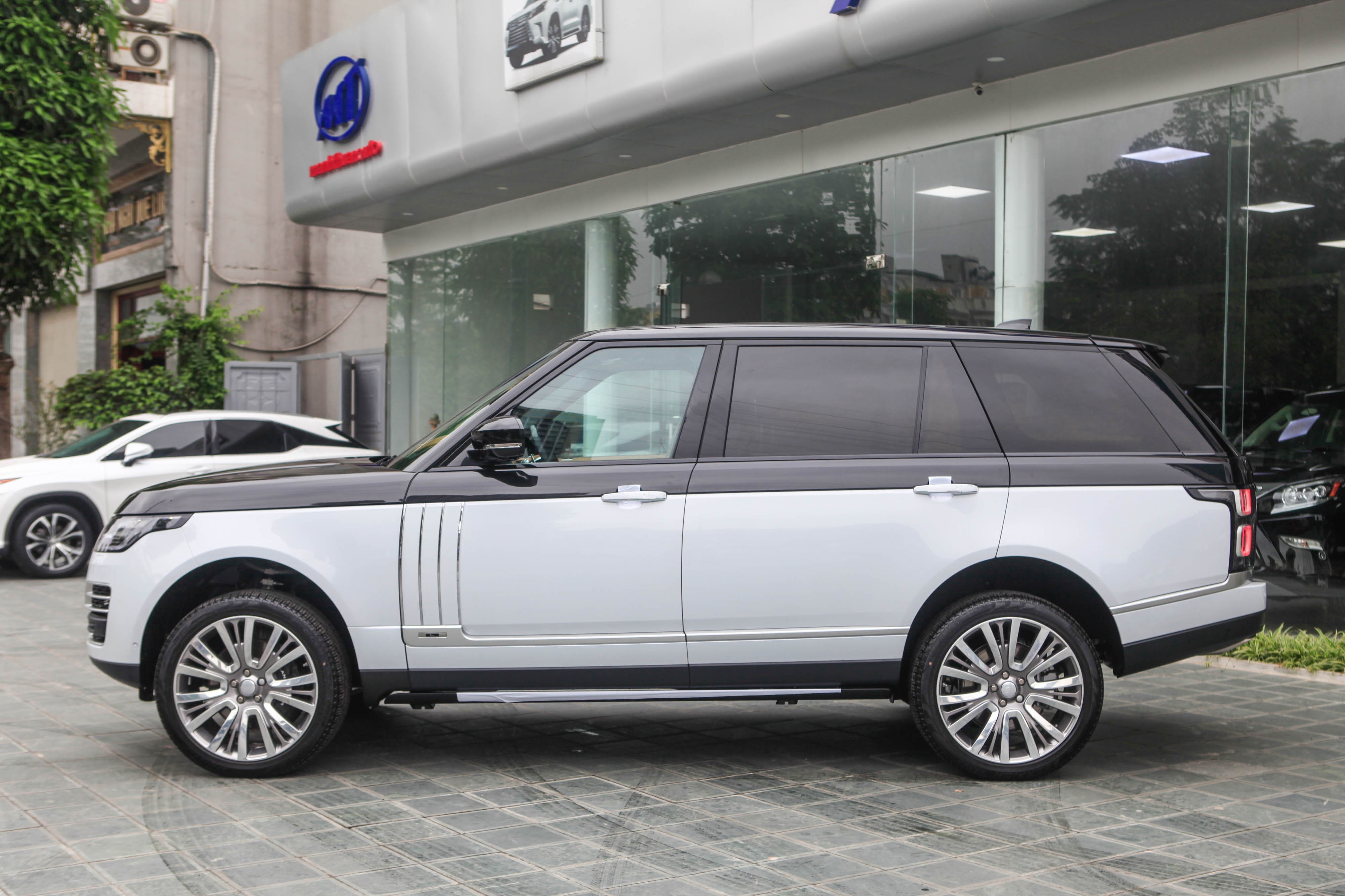 Range Rover SVAutobiography LWB 2020 tại Việt Nam ảnh 5 Range Rover SVAutobiography LWB 2020 tai Viet Nam anh 5