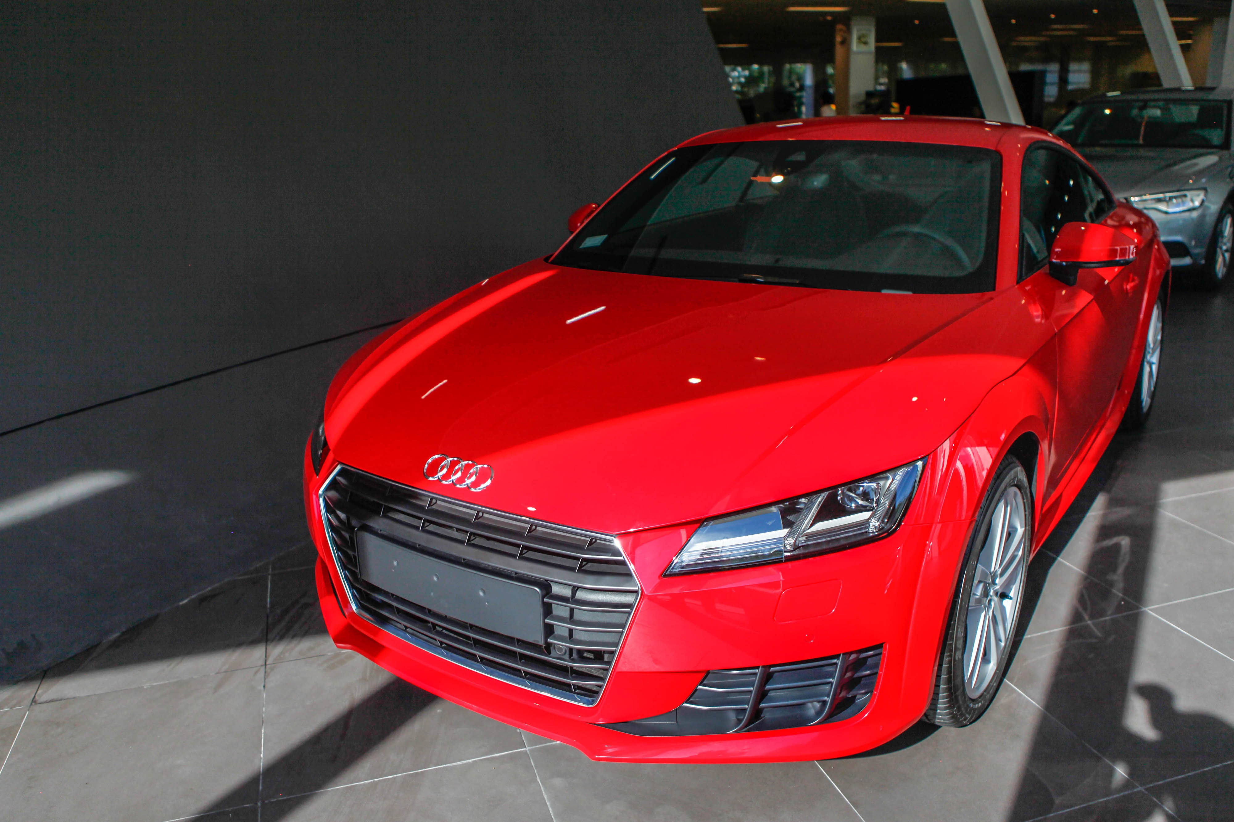 Xe coupe hang sang tai Viet Nam anh 1