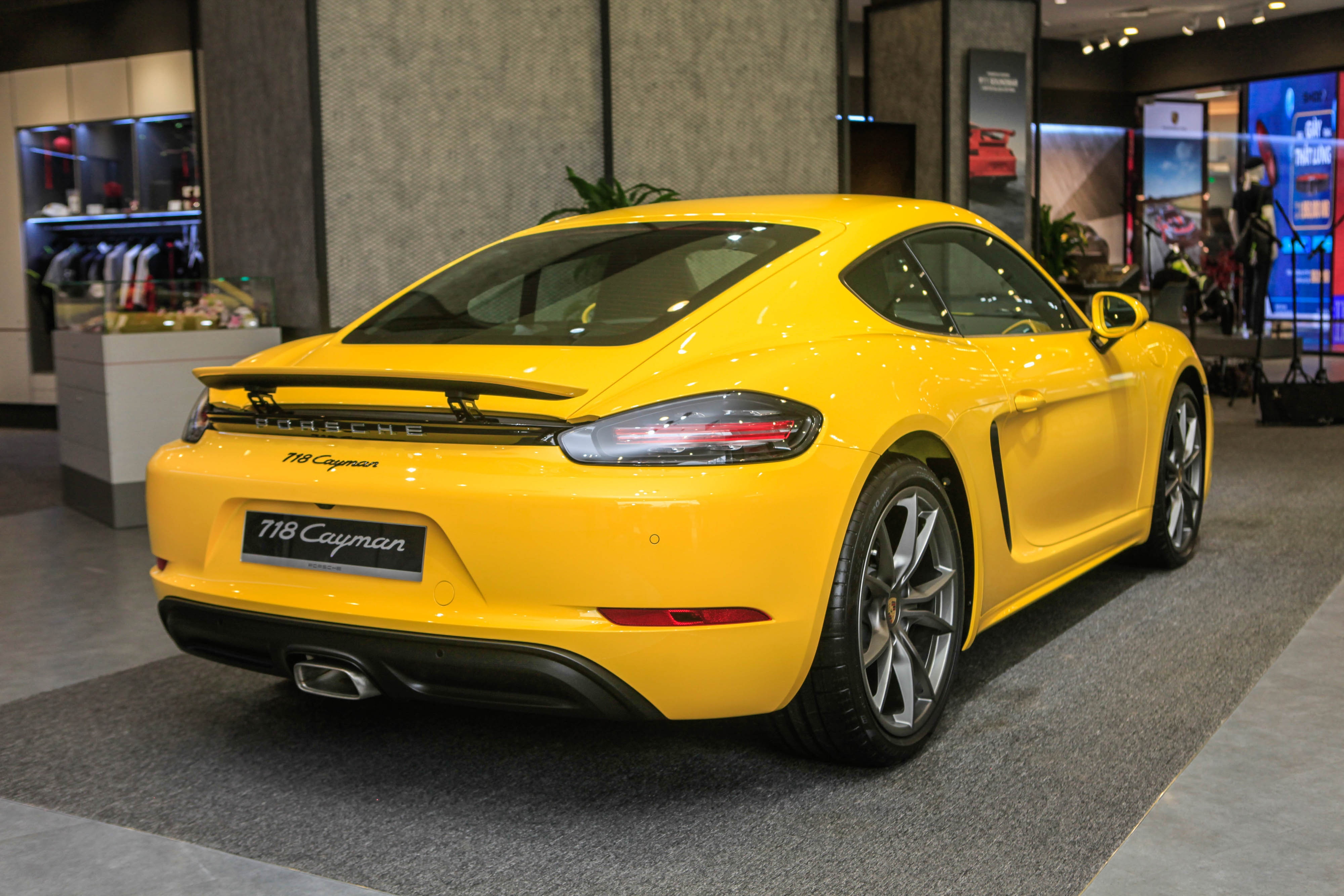 Xe coupe hang sang tai Viet Nam anh 7