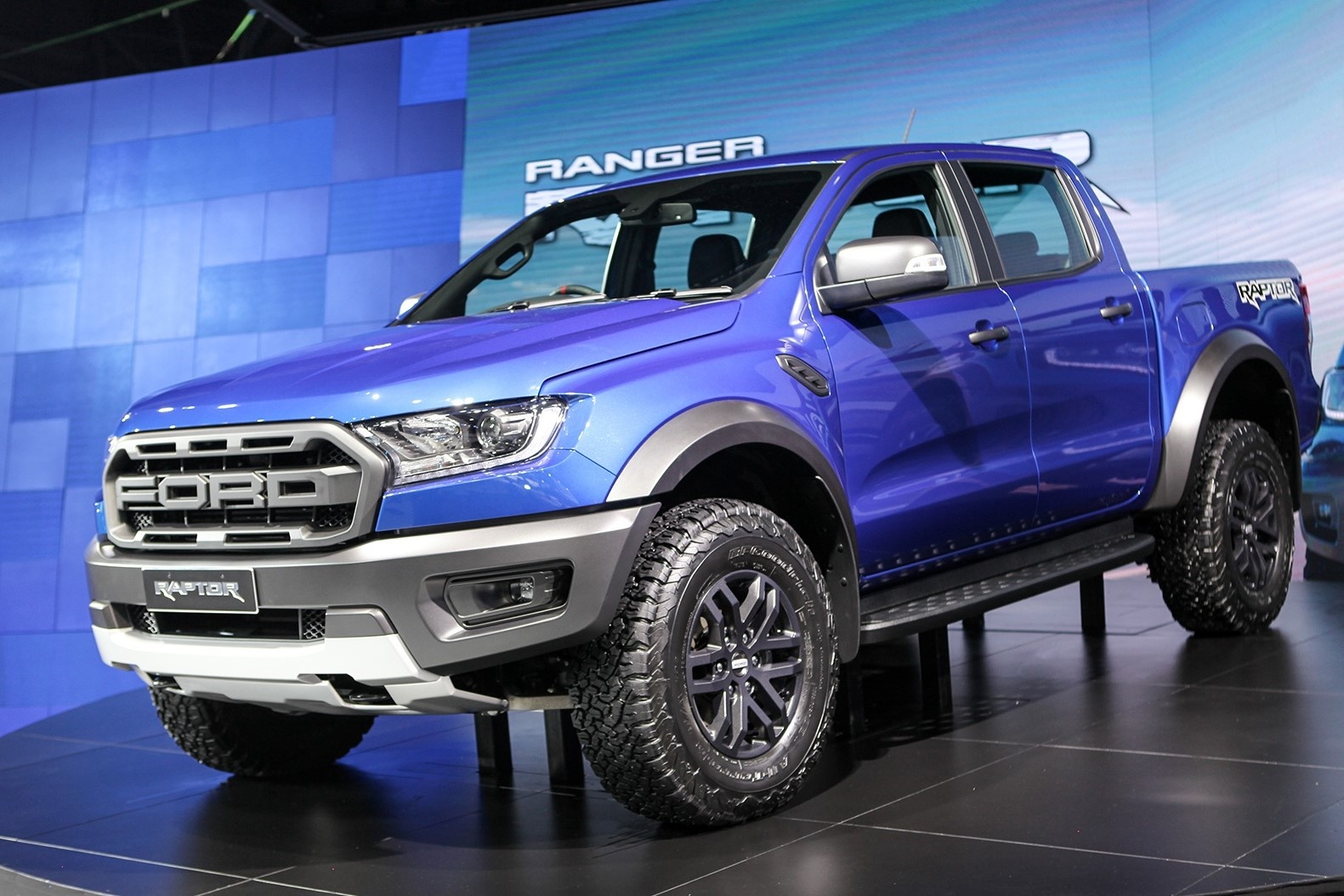 Nhieu hang oto trieu hoi xe de khac phuc loi tai Viet Nam hinh anh