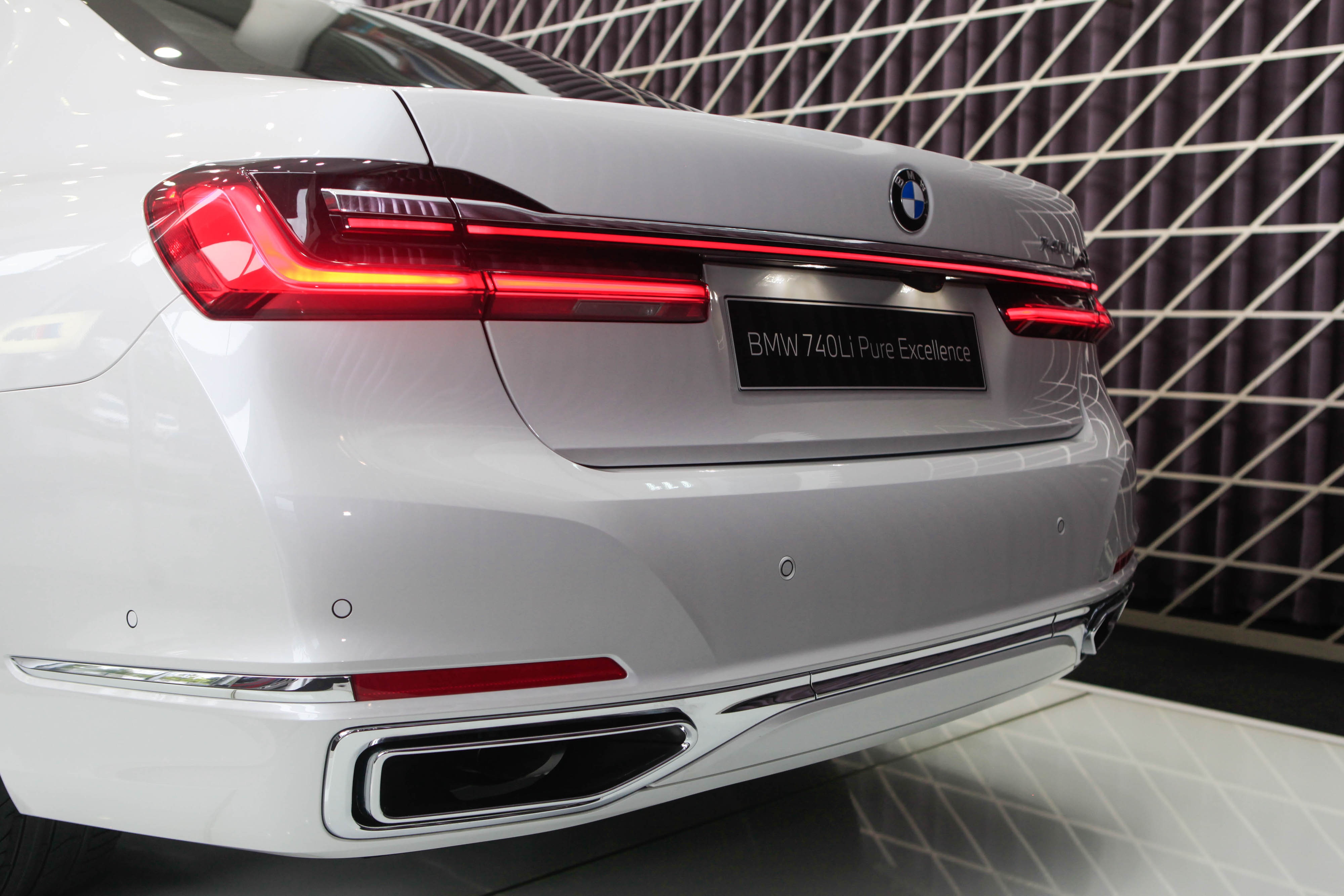 Chi tiet BMW 740Li moi tai Viet Nam anh 7