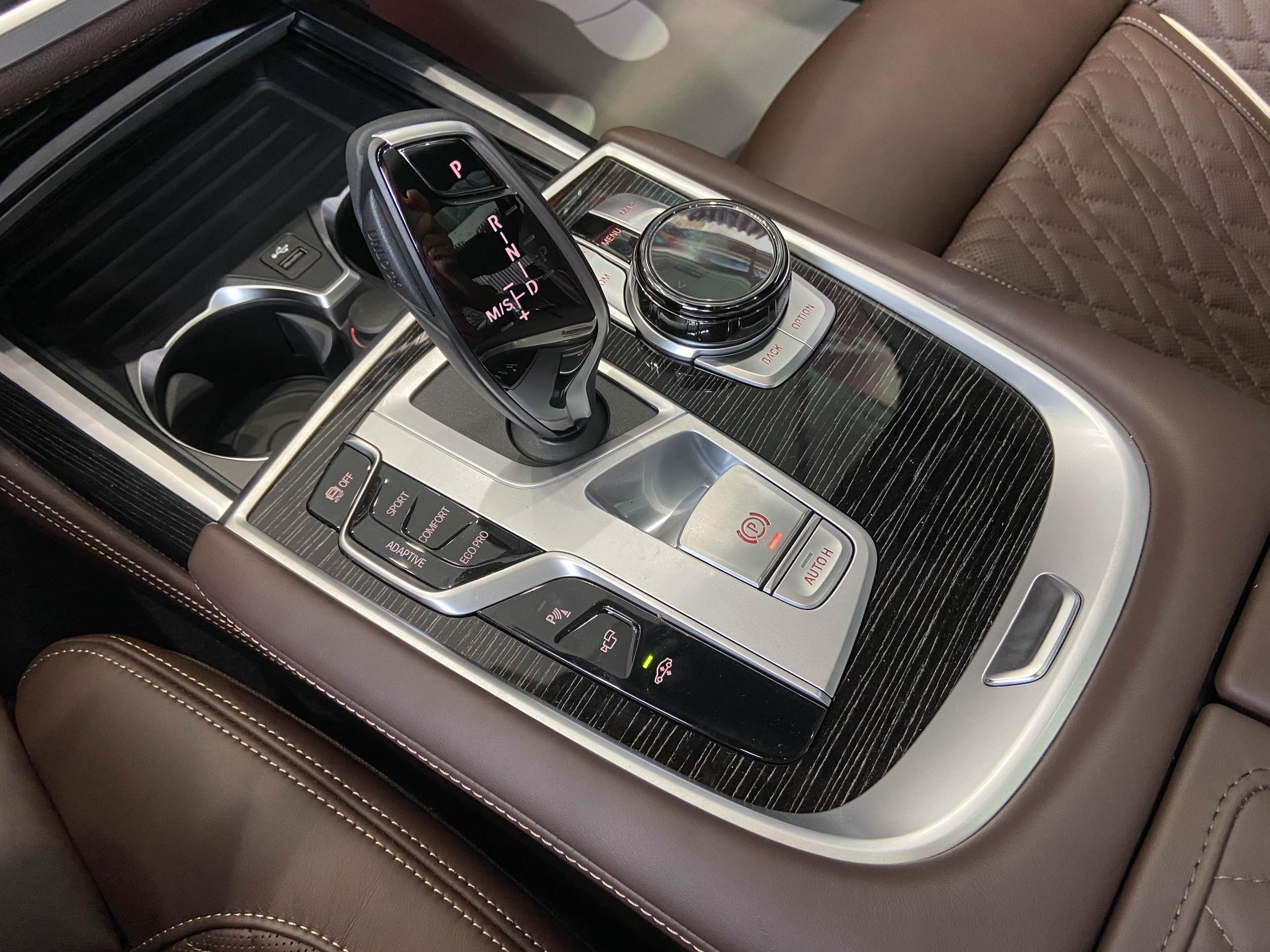 Chi tiet BMW 740Li moi tai Viet Nam anh 10