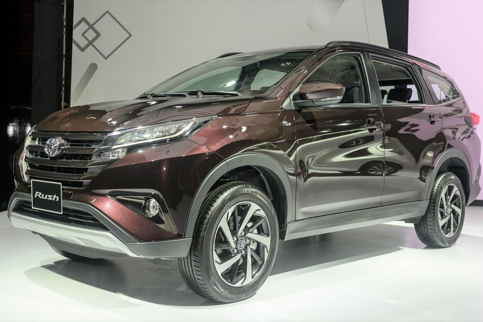 Toyota Rush giam gia 35 trieu, Xpander va Ertiga giu gia ban hinh anh