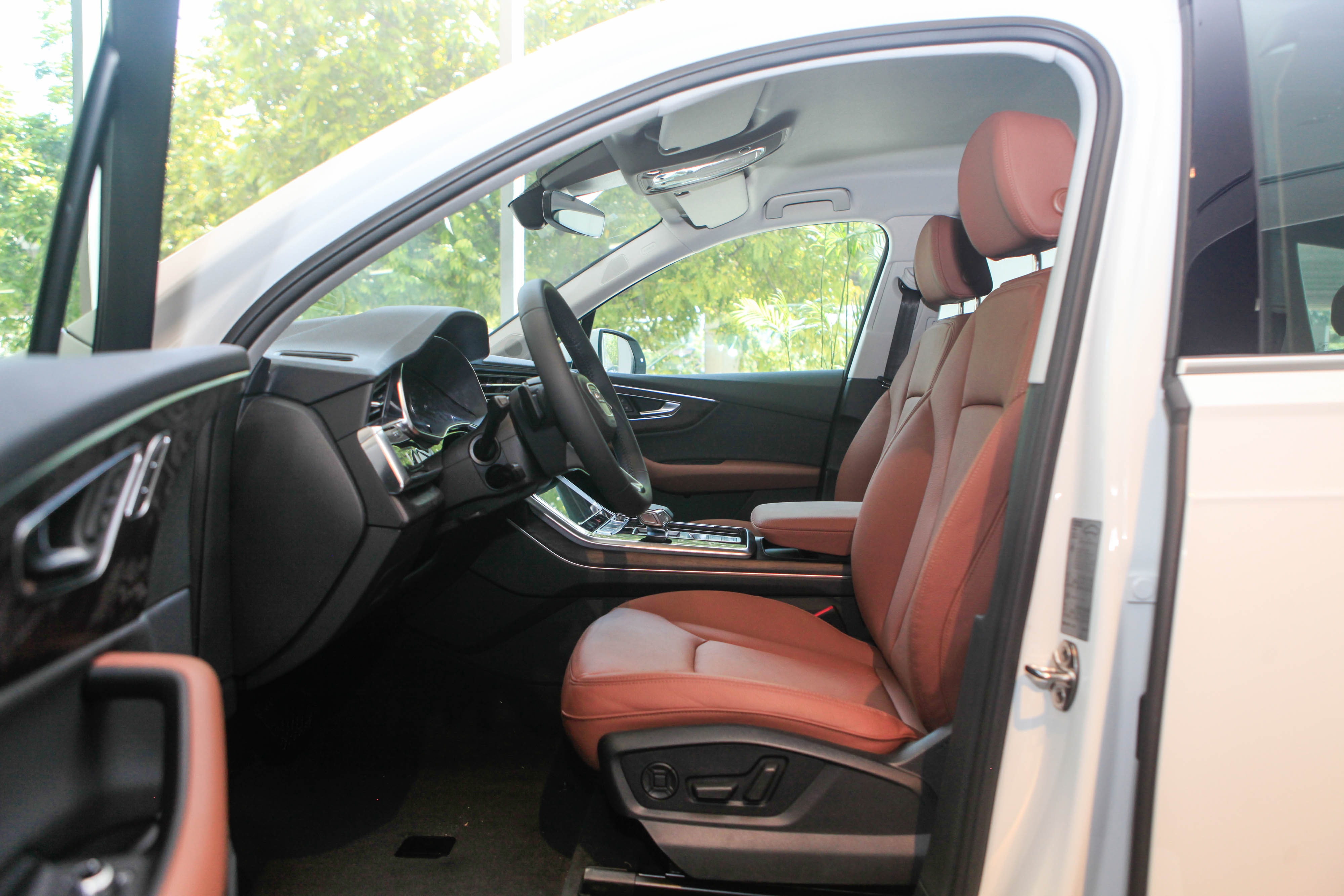 so sánh Audi Q7 và Mercedes-Benz GLE ảnh 9 so sanh Audi Q7 va Mercedes-Benz GLE anh 9