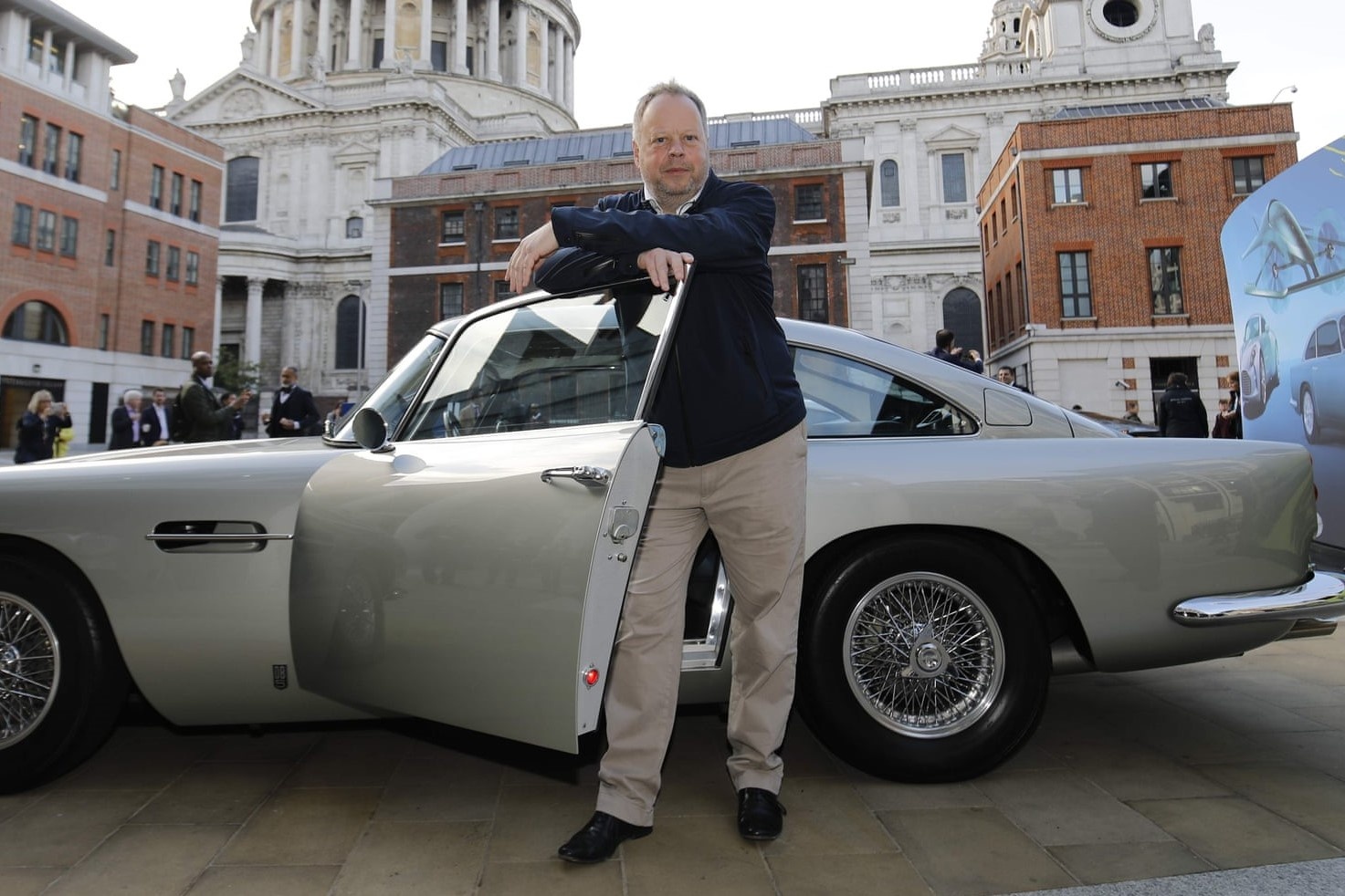 Aston Martin thay tuong nham cuu doanh so lao doc hinh anh